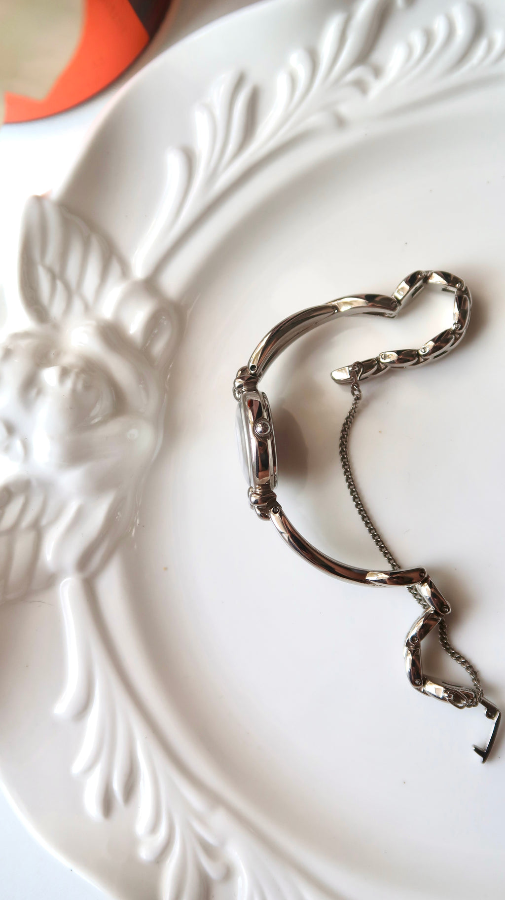 Ctz. Cletia White Round Dial with Silver Chain Watch
