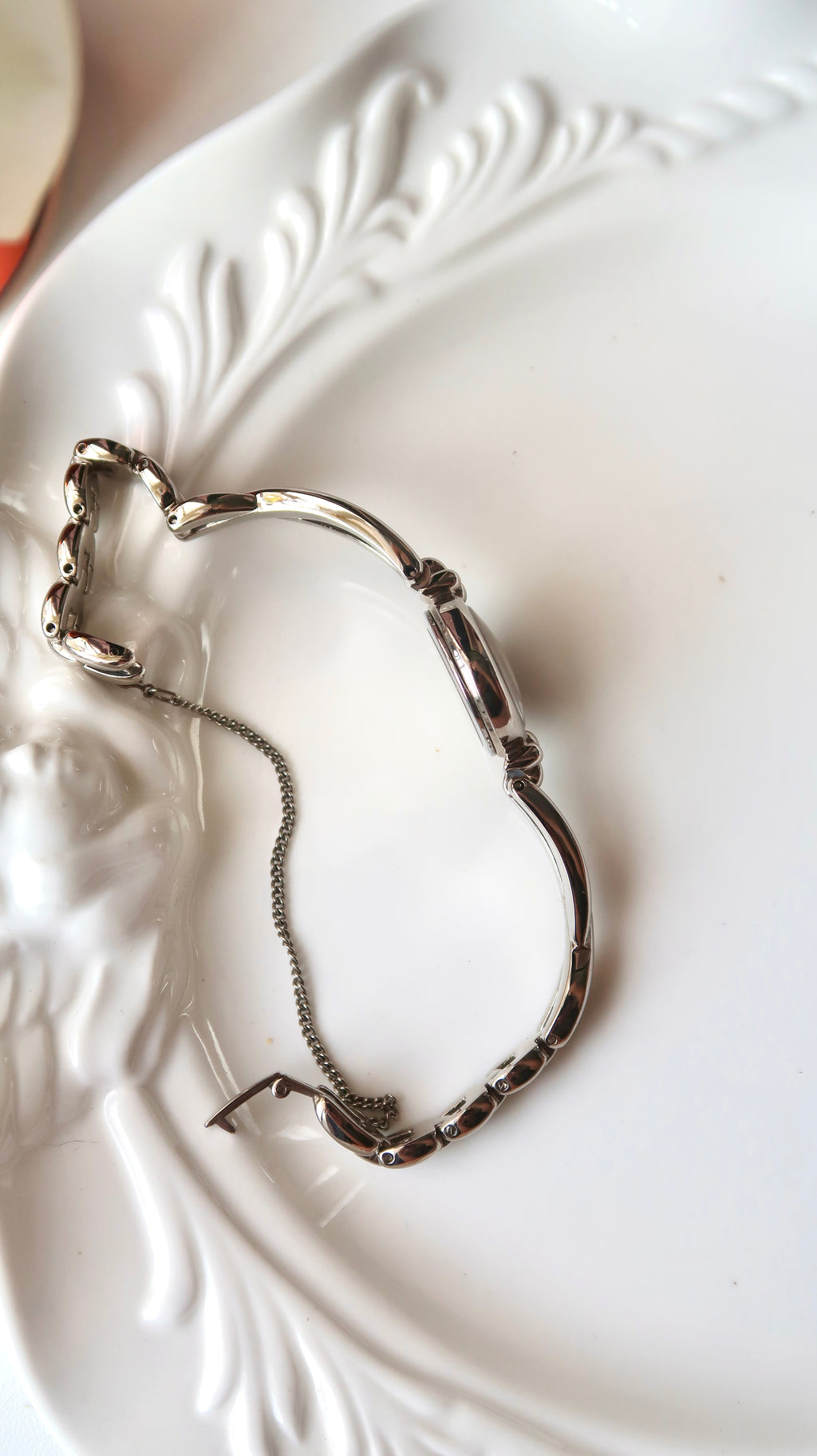 Ctz. Cletia White Round Dial with Silver Chain Watch