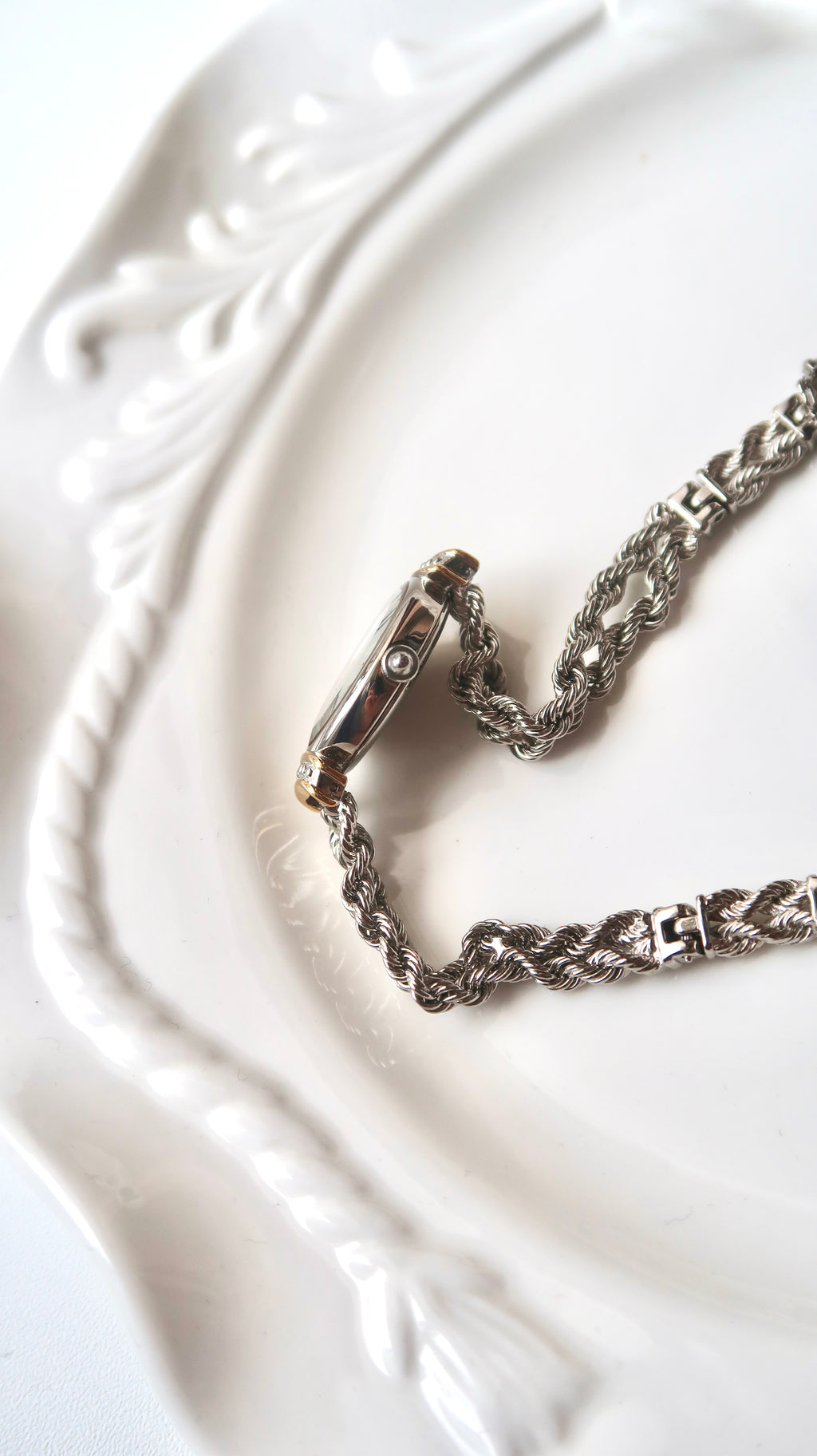 CTZ. Sylph White Oval Dial Silver Twist Chain Watch