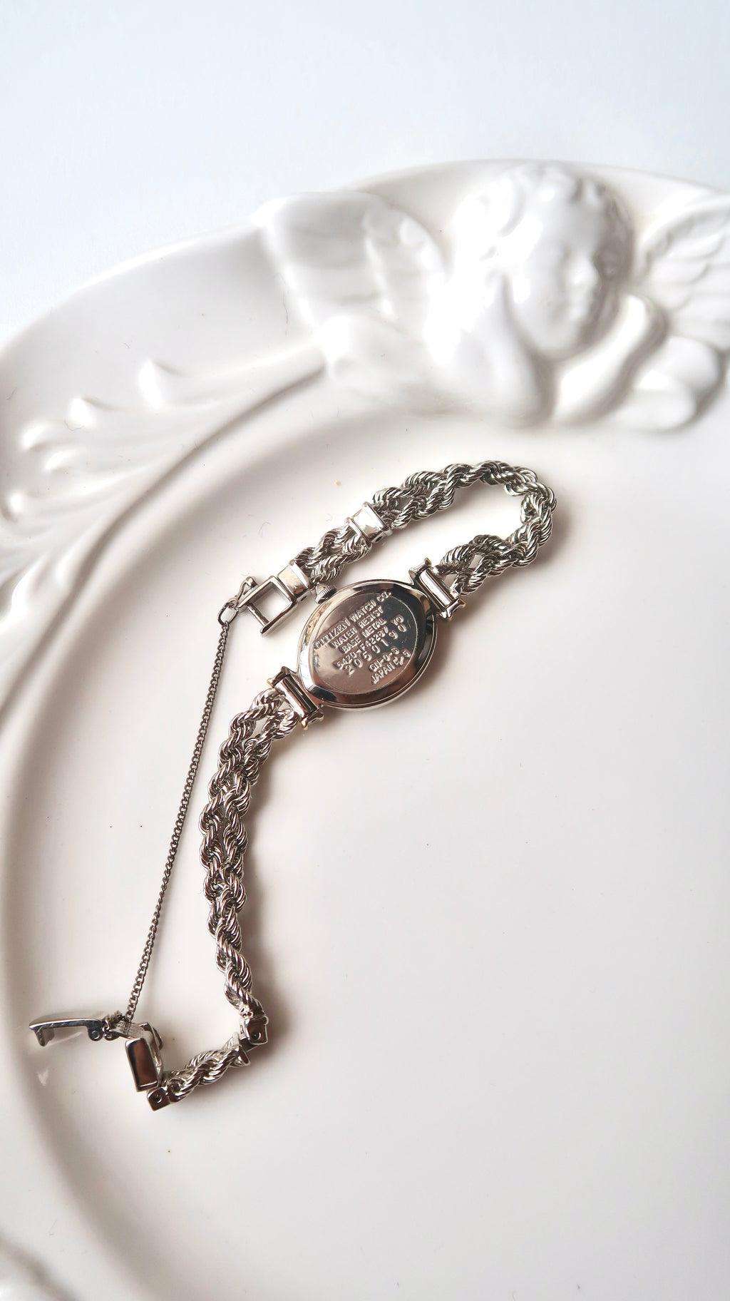 CTZ. Sylph White Oval Dial Silver Twist Chain Watch