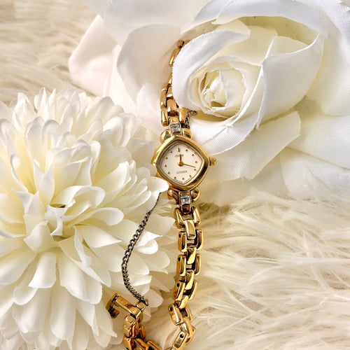 CTZ. Chere 2P White Diamond Dial with Gold Chain Watch