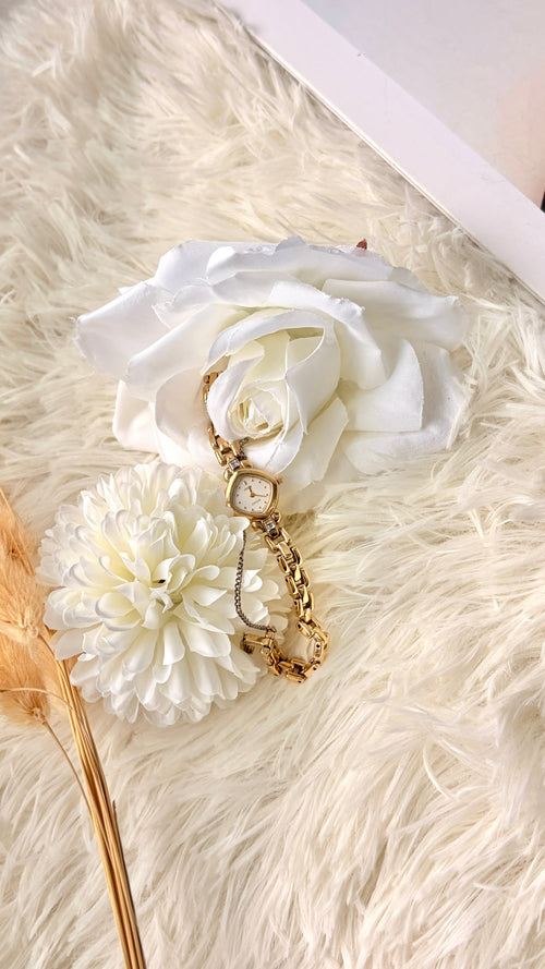 CTZ. Chere 2P White Diamond Dial with Gold Chain Watch