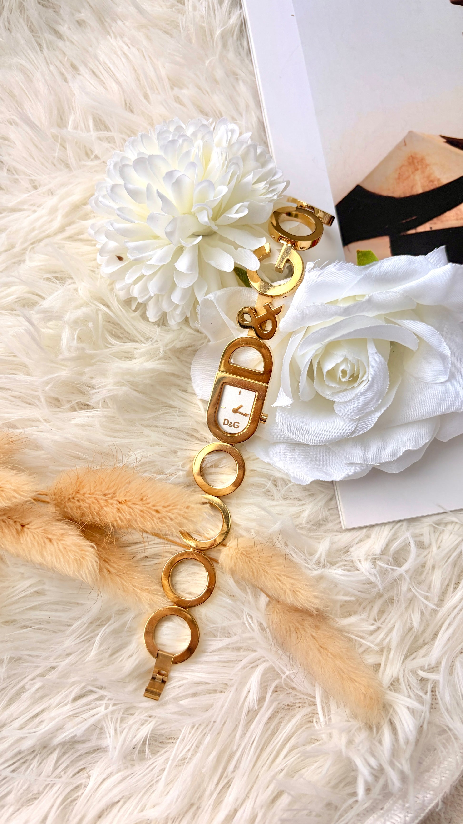 D&G White U Dial with Gold Chain Watch
