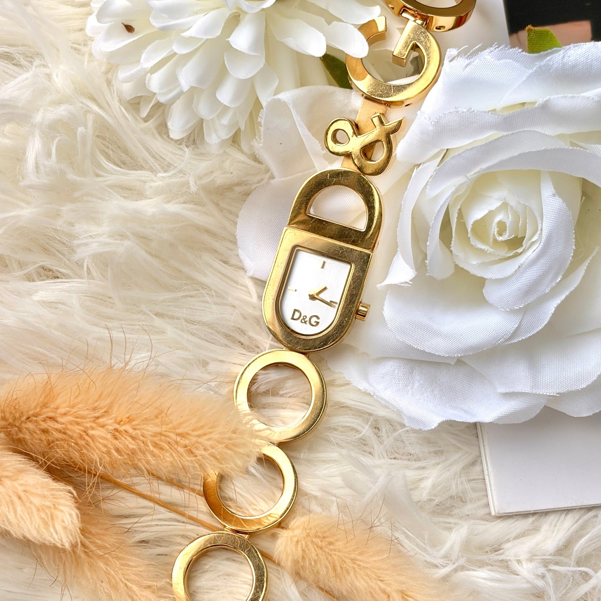 D&G White U Dial with Gold Chain Watch