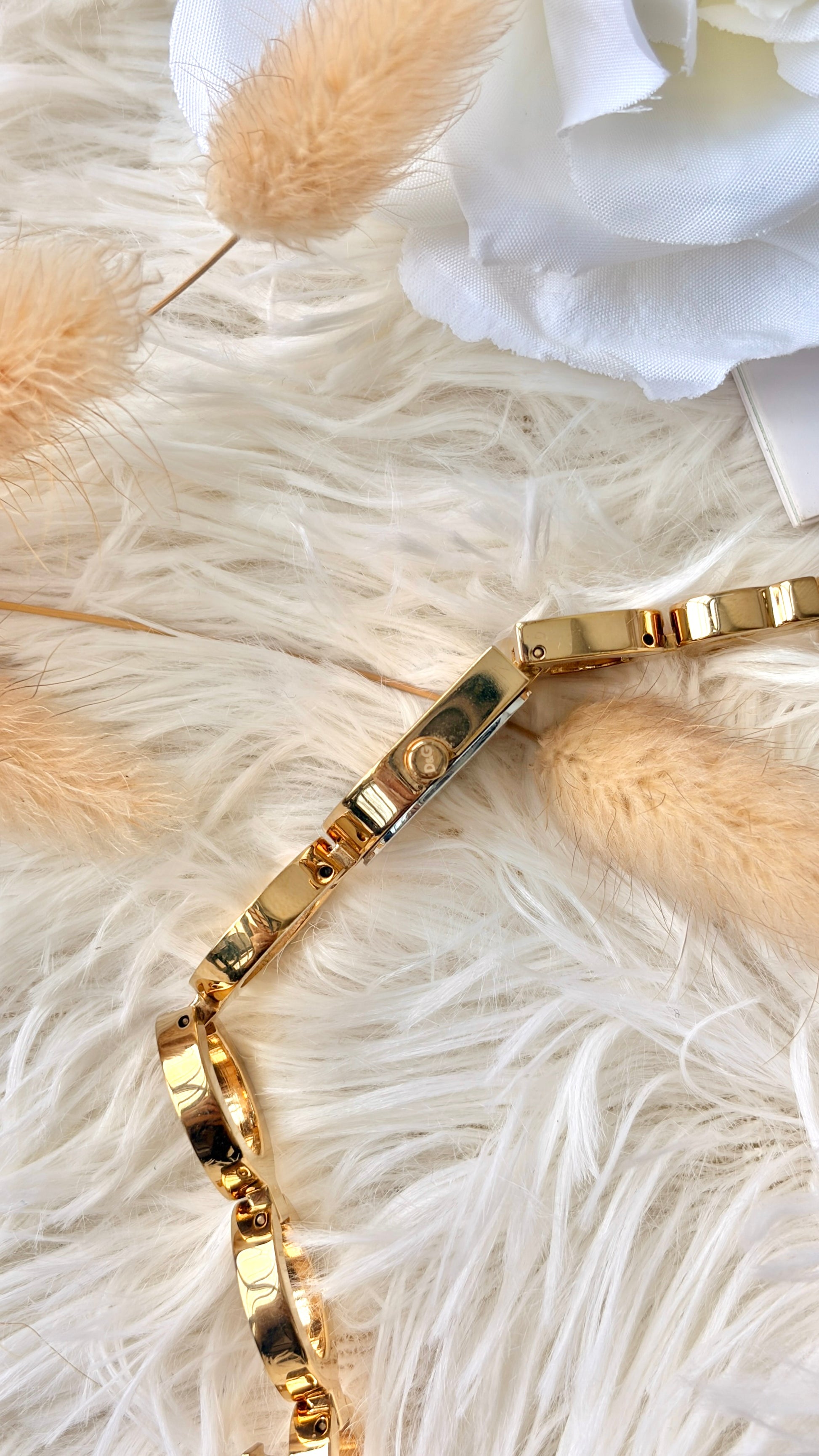 D&G White U Dial with Gold Chain Watch