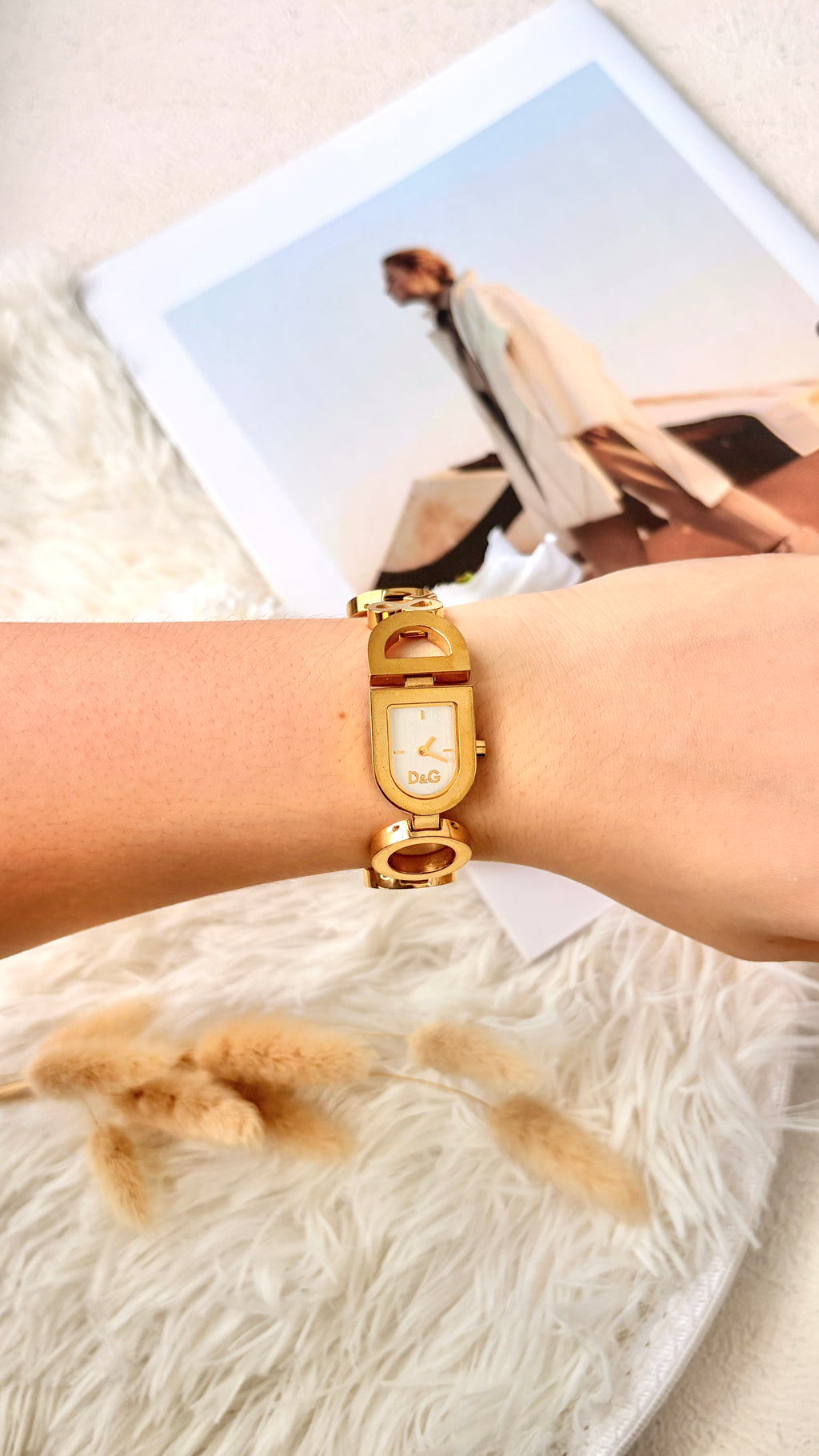 D&G White U Dial with Gold Chain Watch