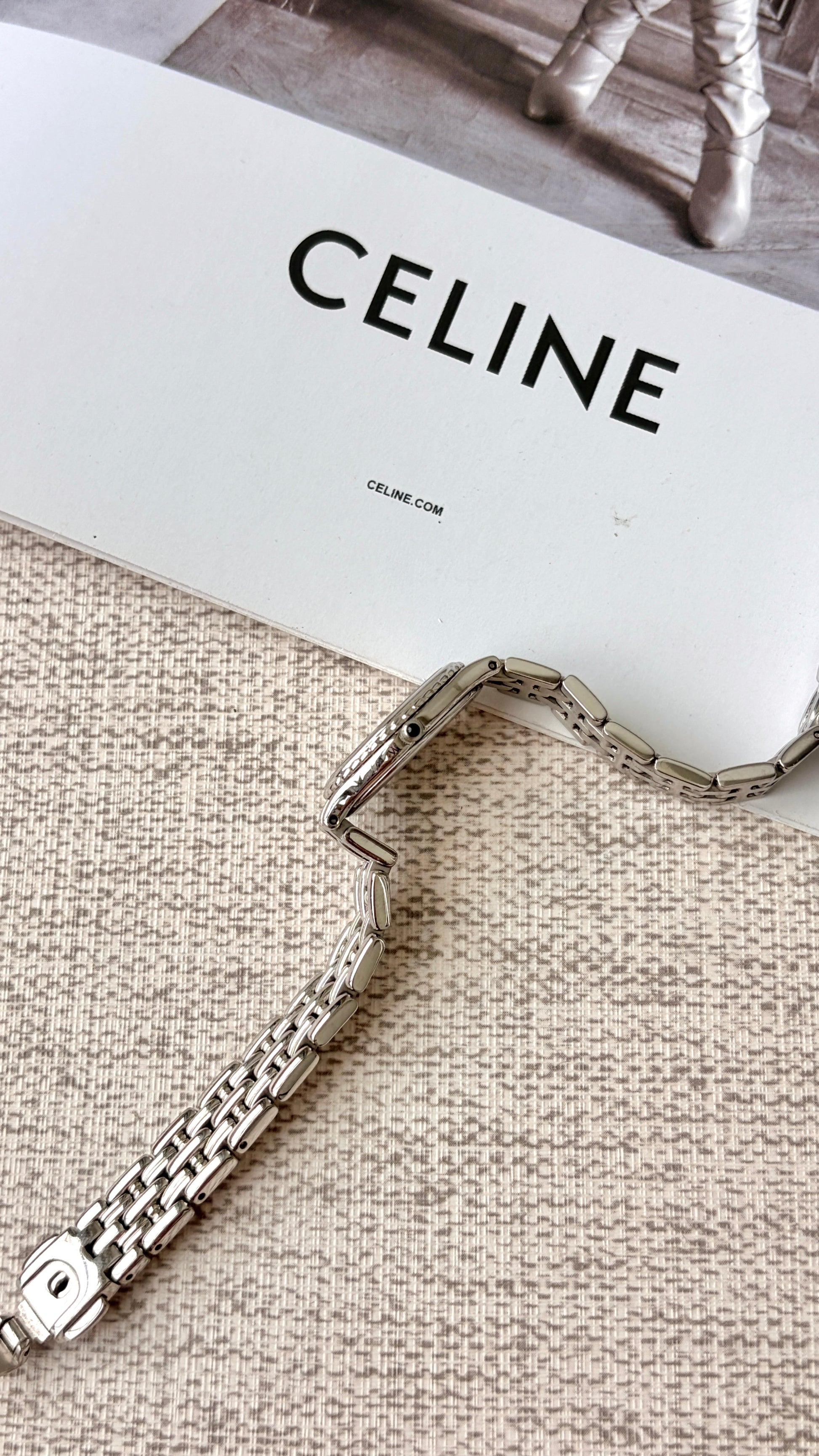 CTZ. Exceed White Oval Dial with Silver Chain Watch