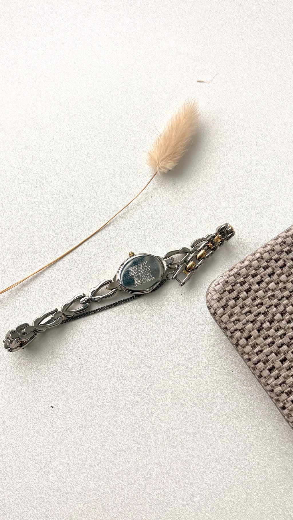 CTZ. Fill White Oval Dial with Two Tone Chain Watch
