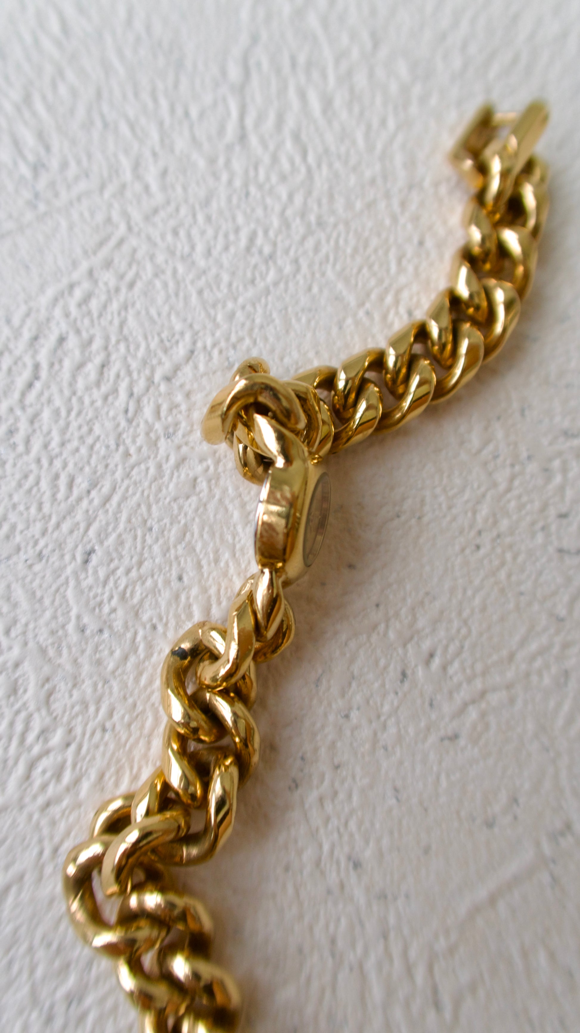 S. Round Gold Dial with Twist Chain
