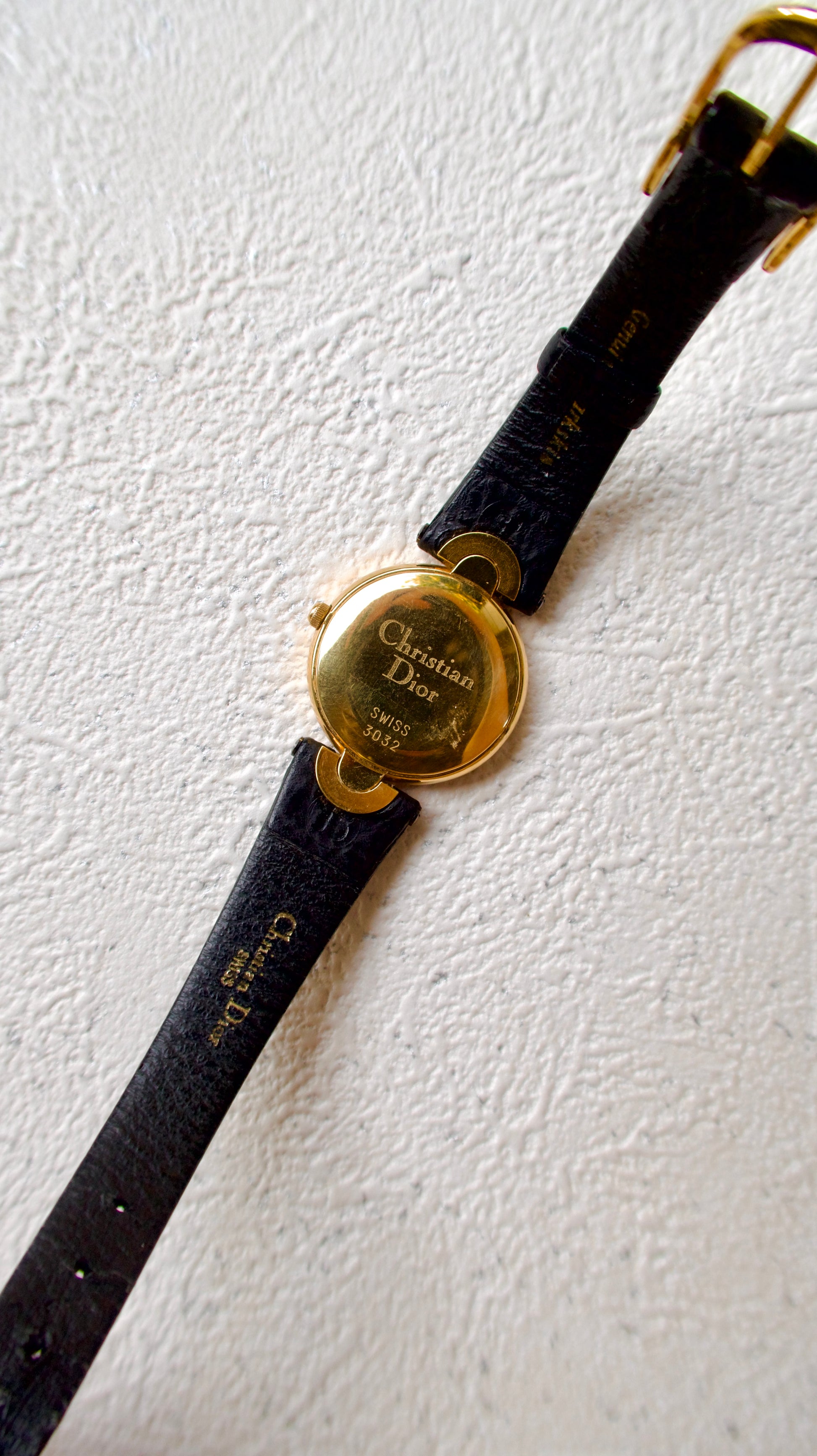 CD. Black Moon Round Dial with Black Strap