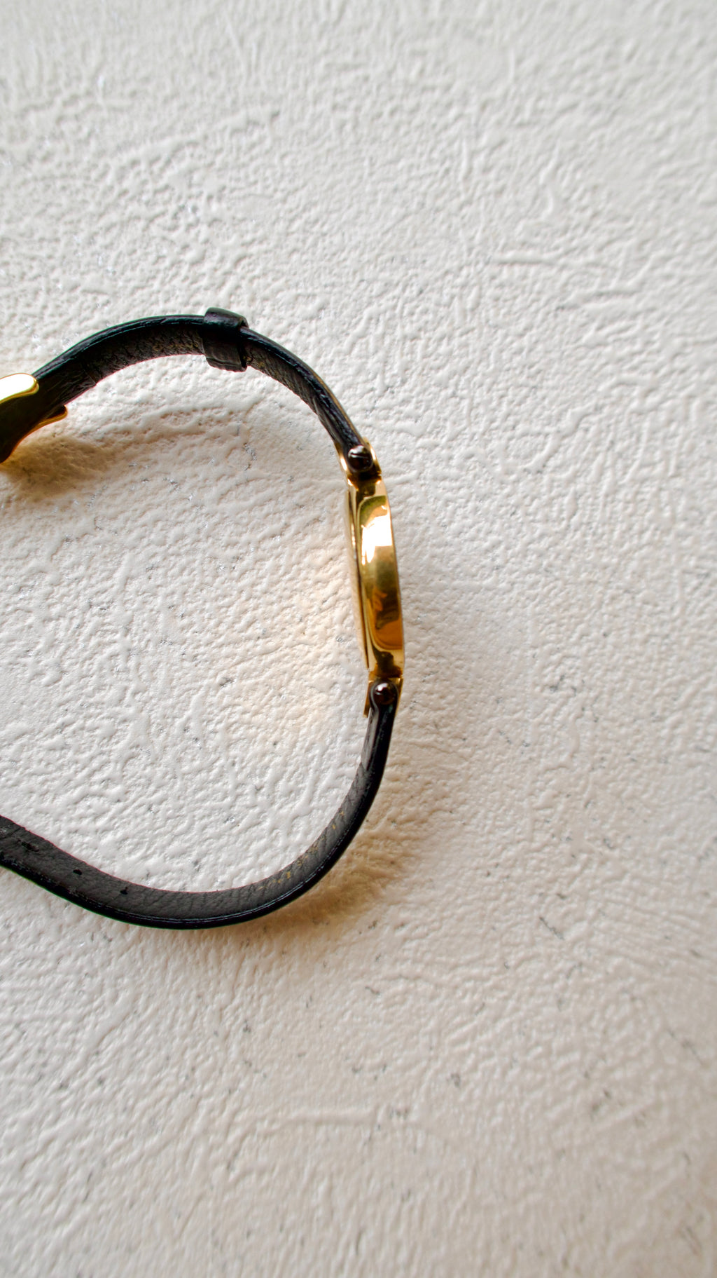 CD. Black Moon Round Dial with Black Strap