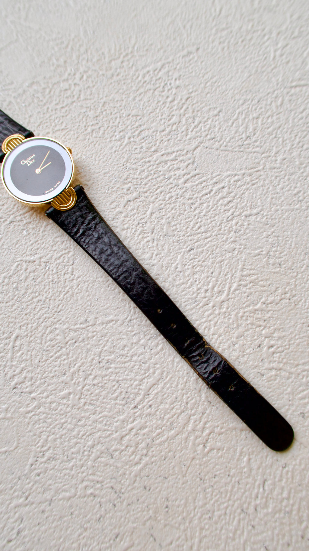 CD. Black Moon Round Dial with Black Strap