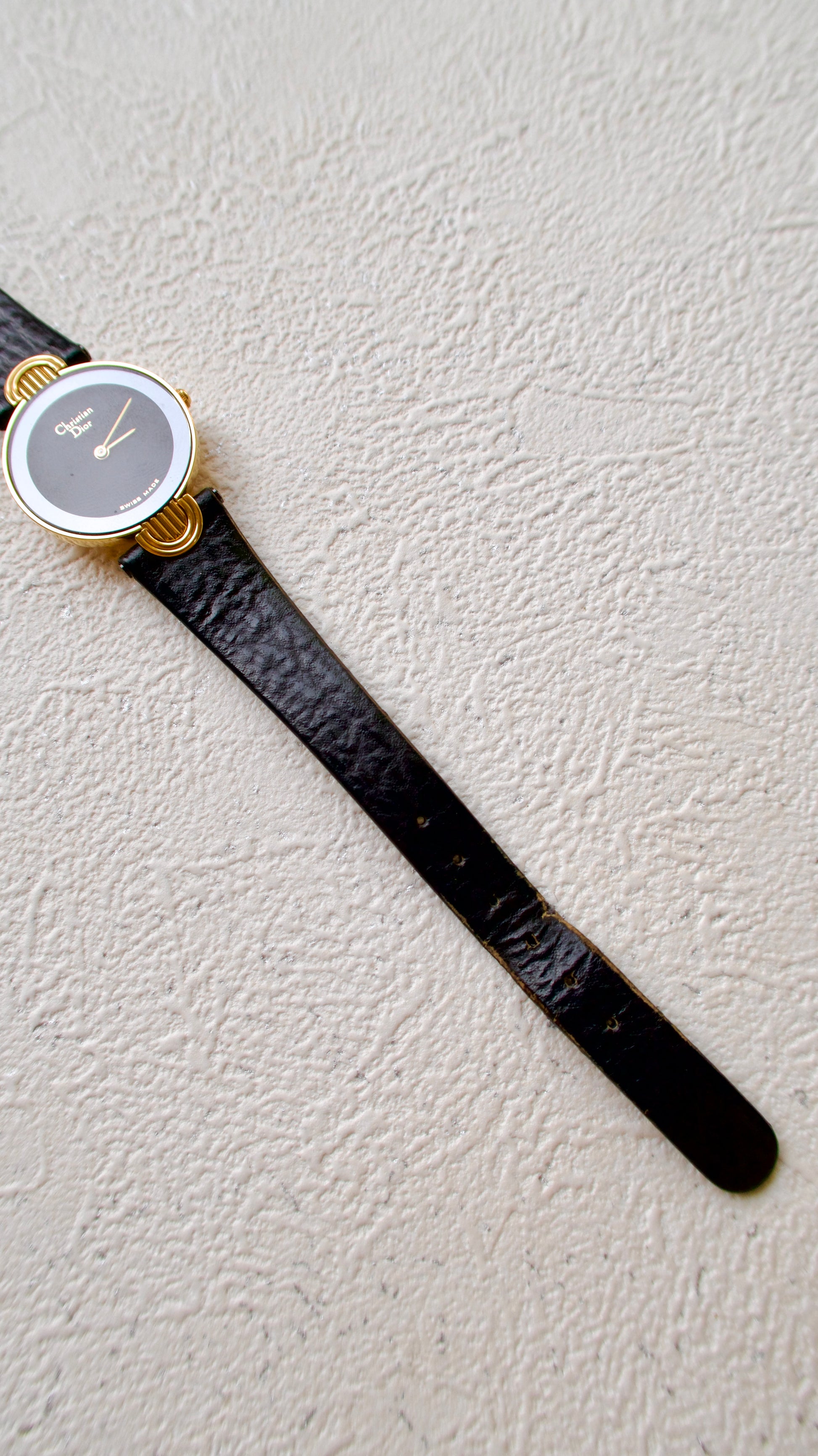 CD. Black Moon Round Dial with Black Strap