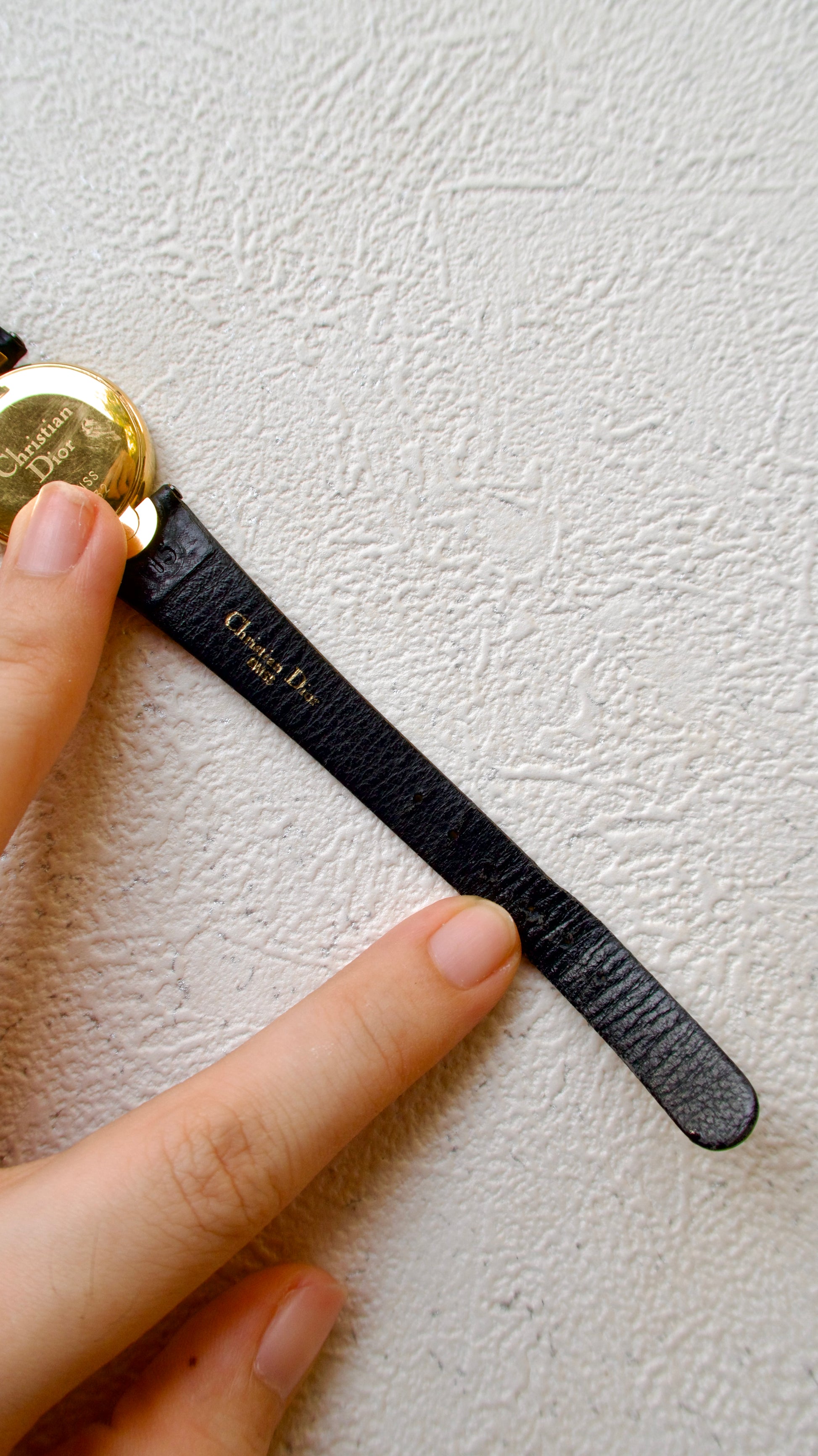 CD. Black Moon Round Dial with Black Strap