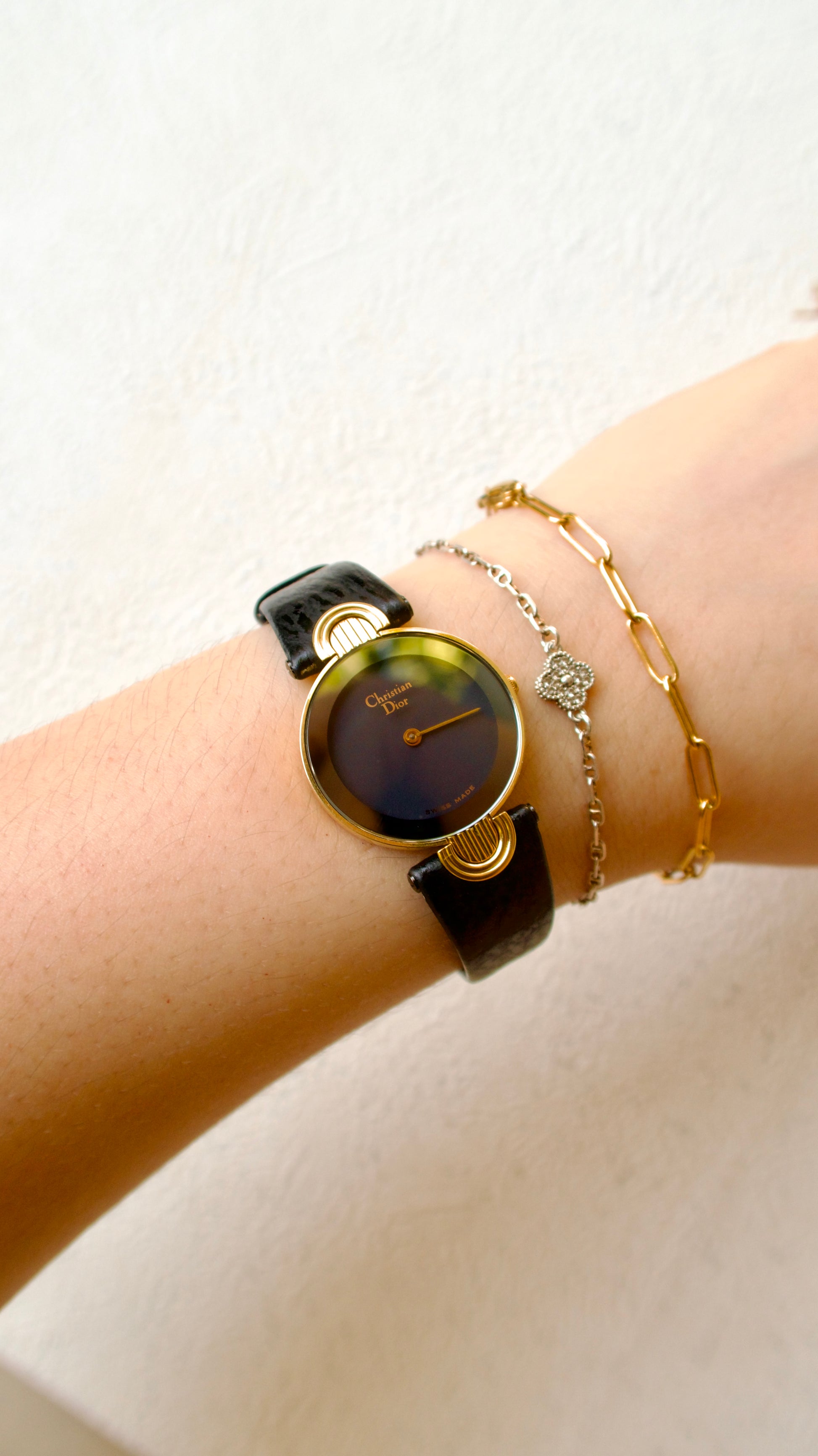 CD. Black Moon Round Dial with Black Strap