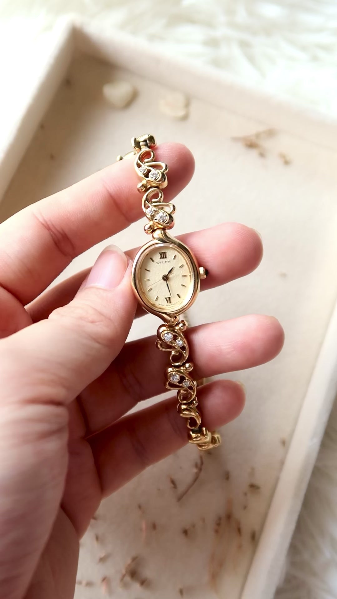 CTZ. Sylph Gold Oval Dial with White Jewels & Gold Chain