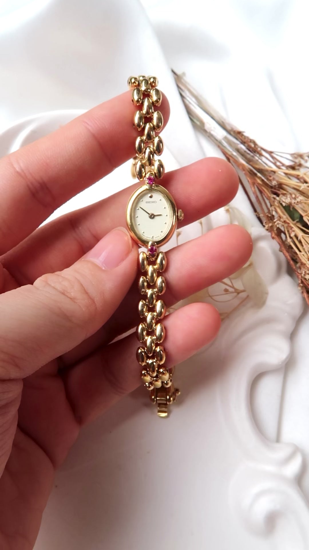 S. Oval White Dial with Pink Jewels