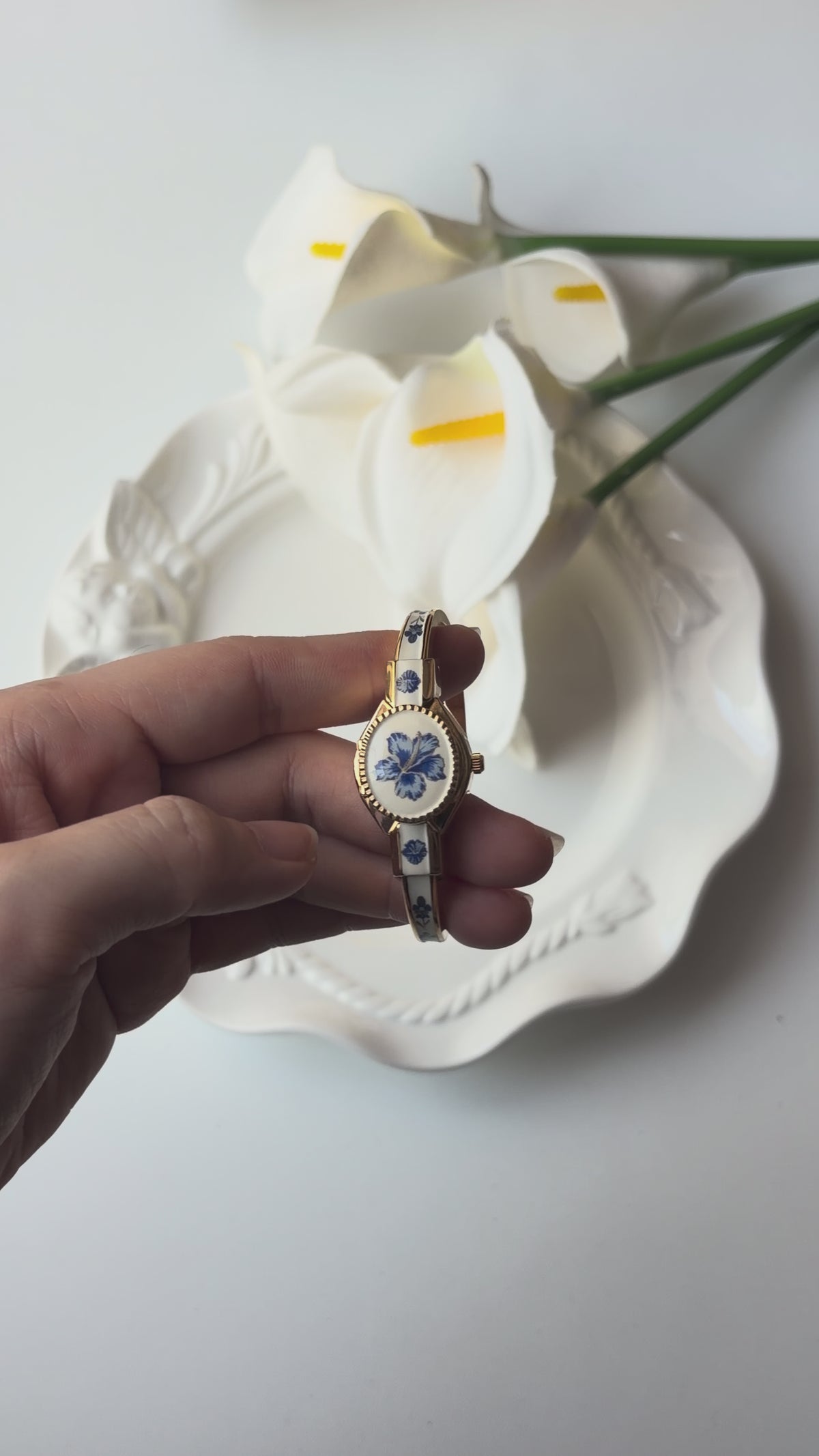 AM. White Blue Flower Case Gold Bangle Watch