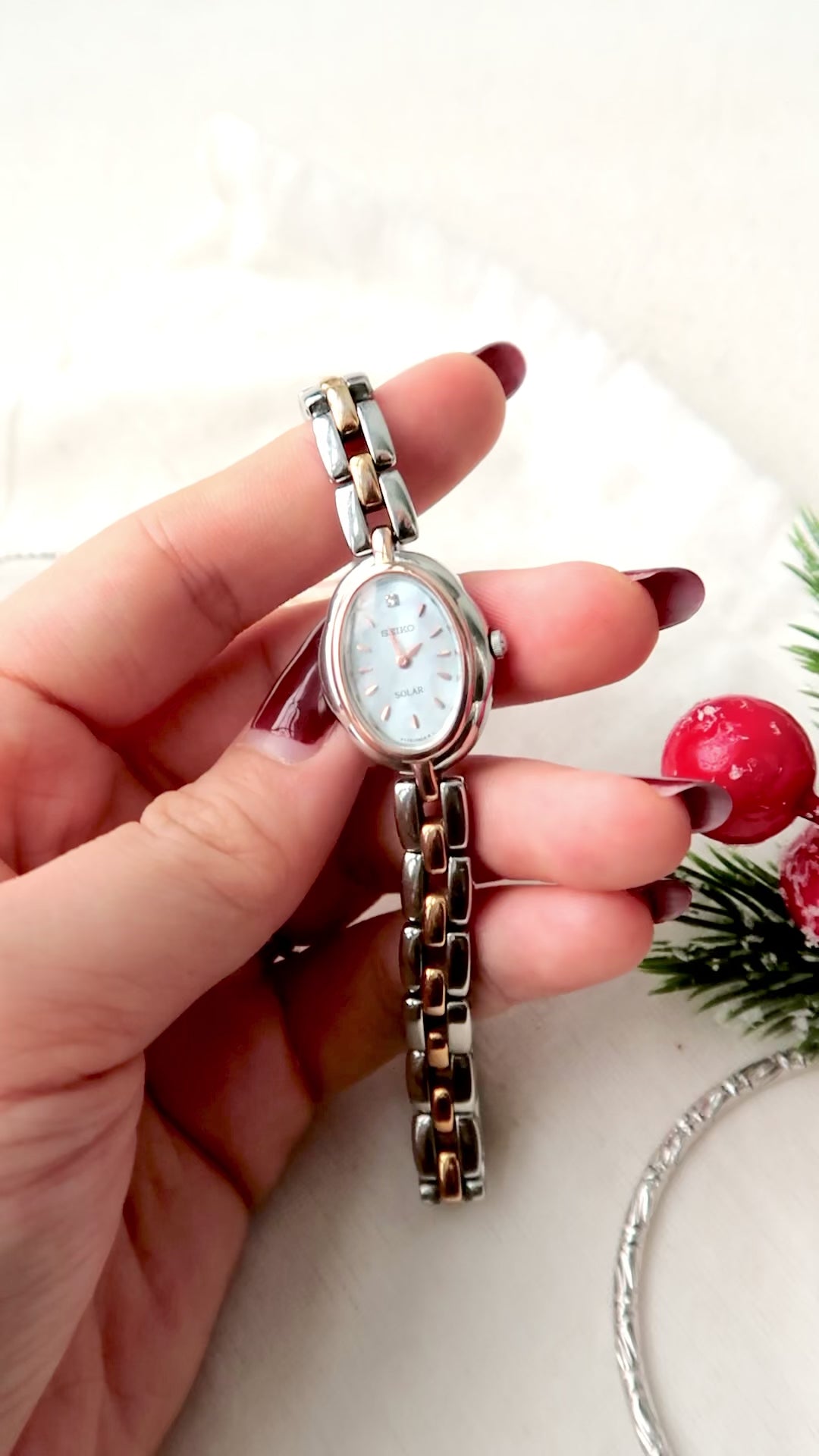 S. White Oval 1P Diamond Dial with Two Tone Chain Watch