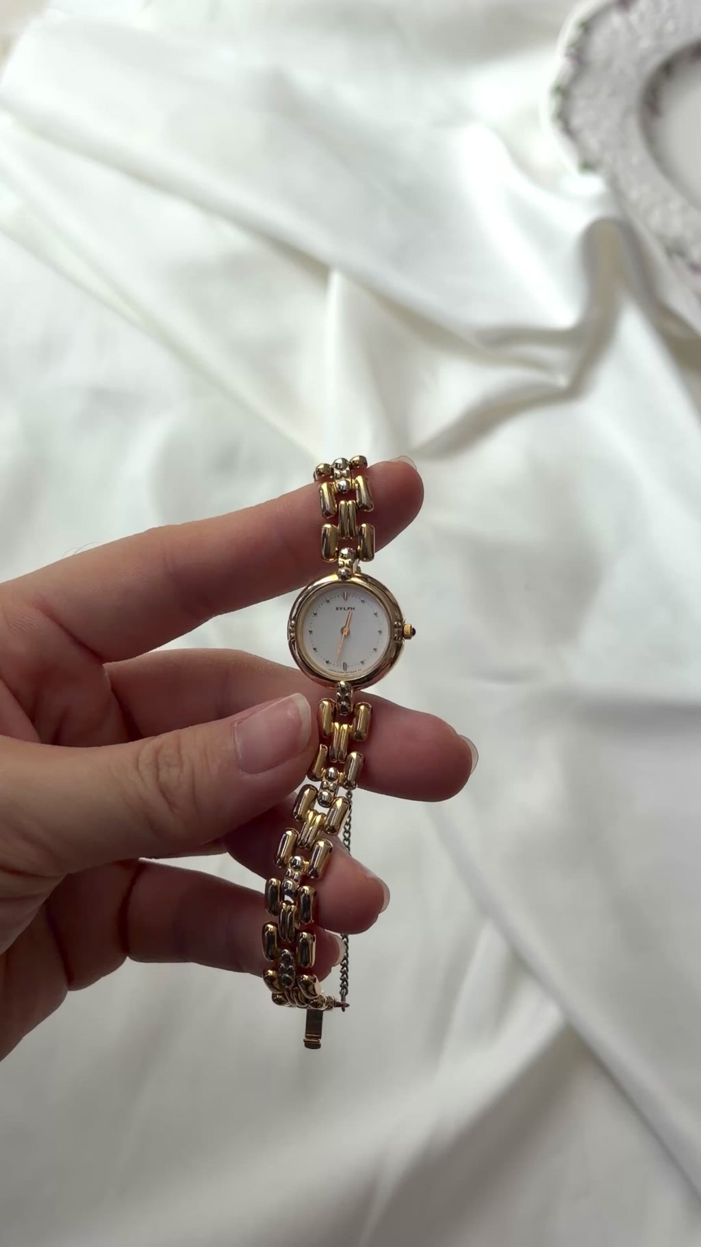 CTZ. Sylph White Round Dial Gold Chain Watch