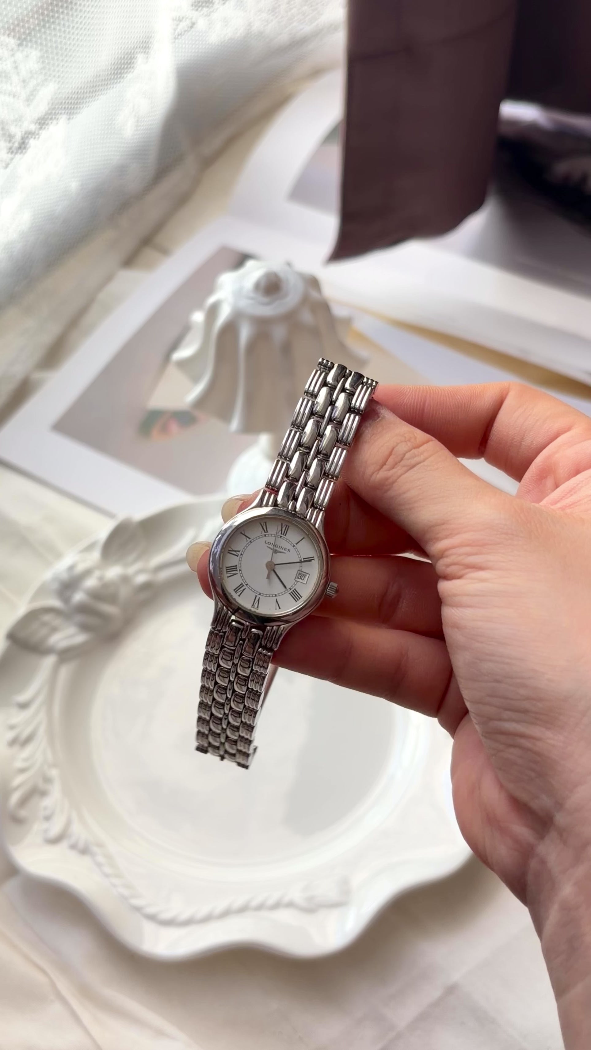 L. White Round Dial Silver Chain Watch