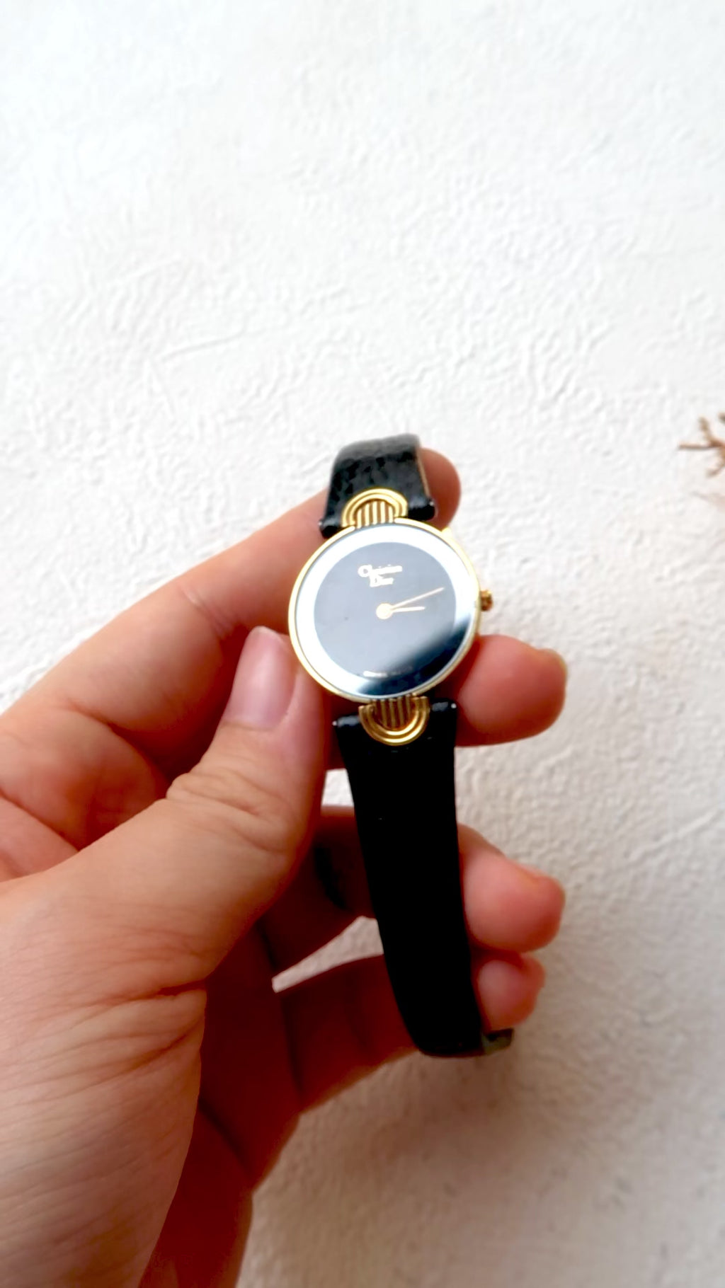 CD. Black Moon Round Dial with Black Strap