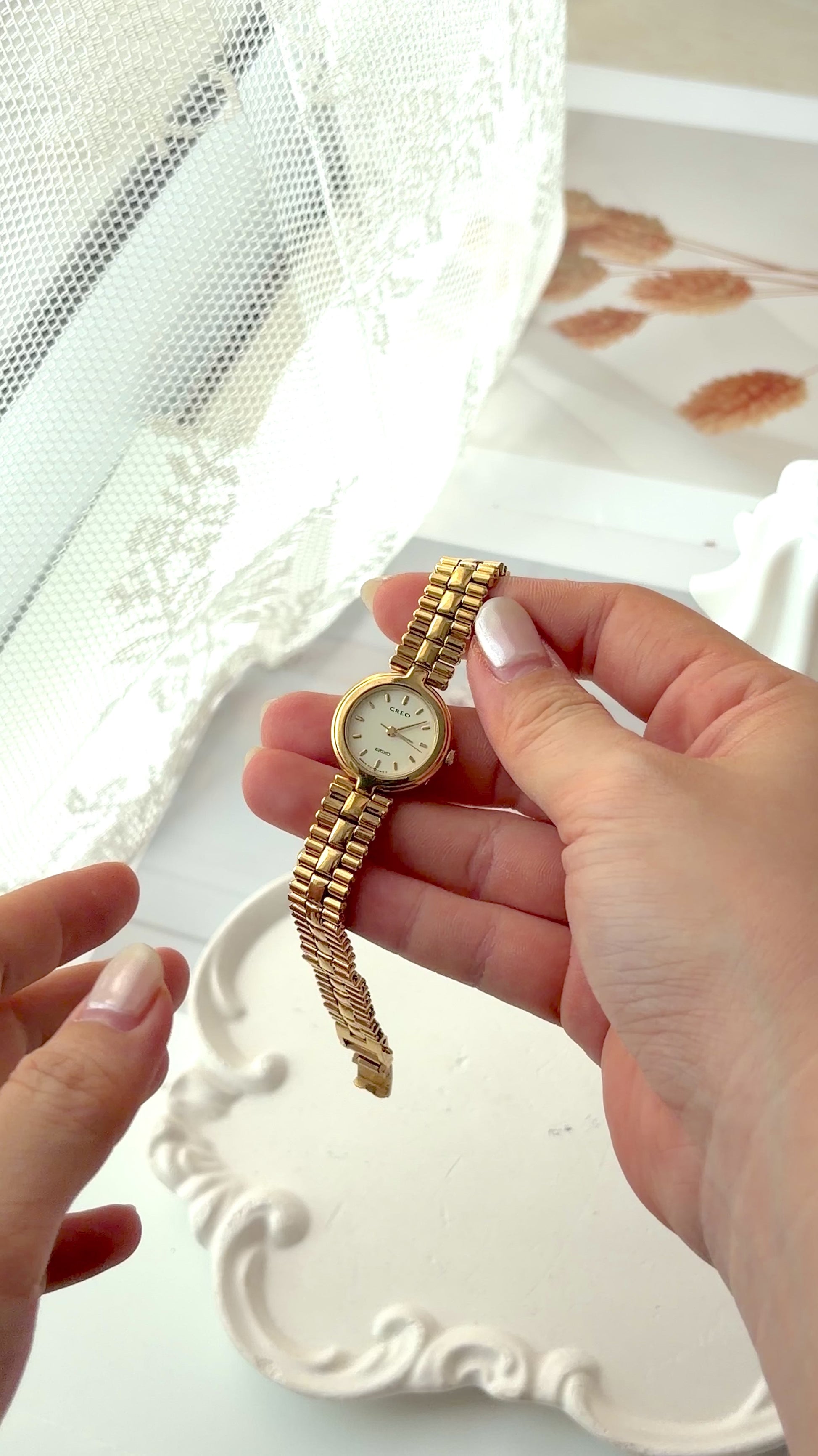 S. Creo Beige Round Dial Gold Chain Watch