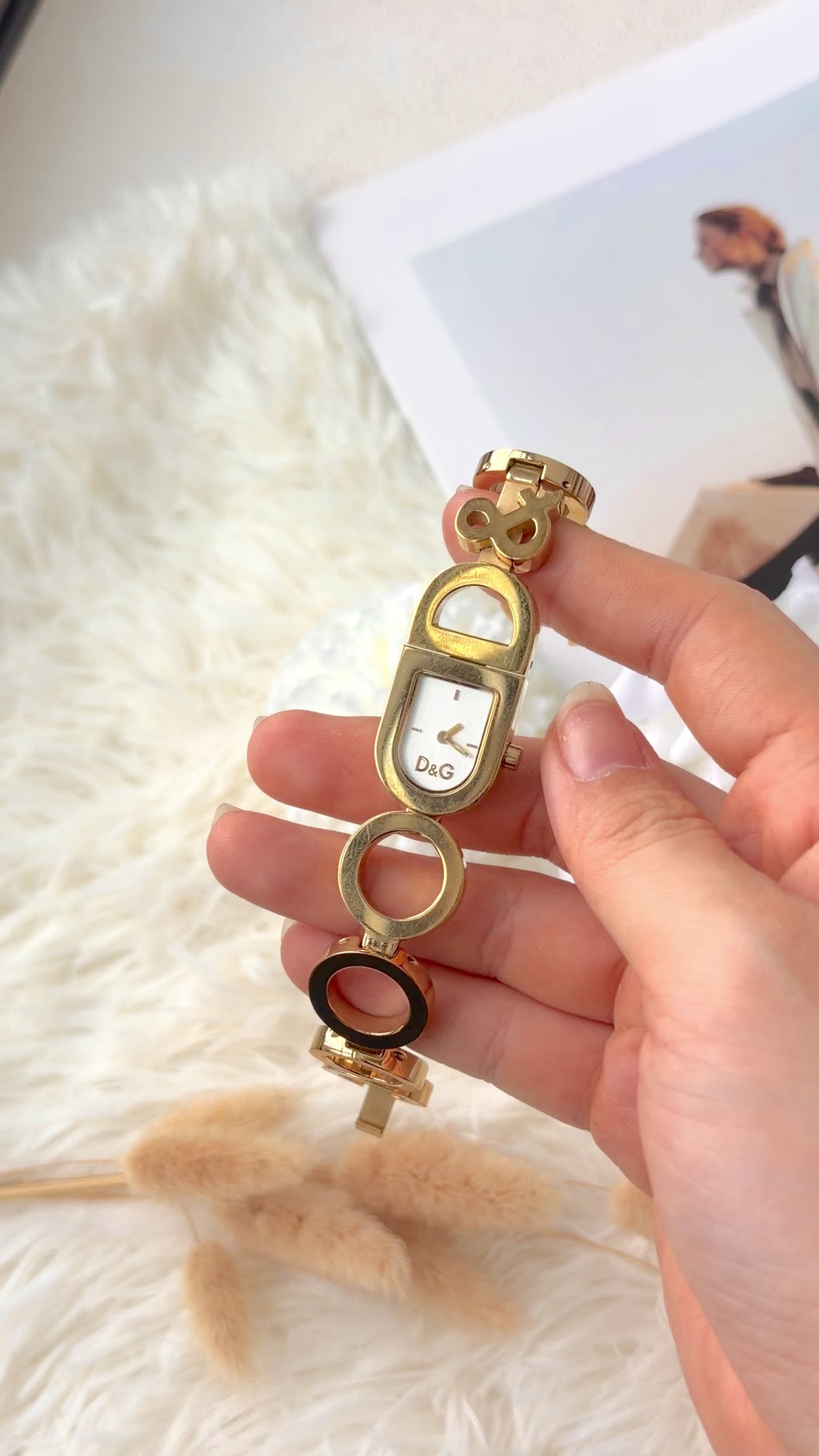 D&G White U Dial with Gold Chain Watch