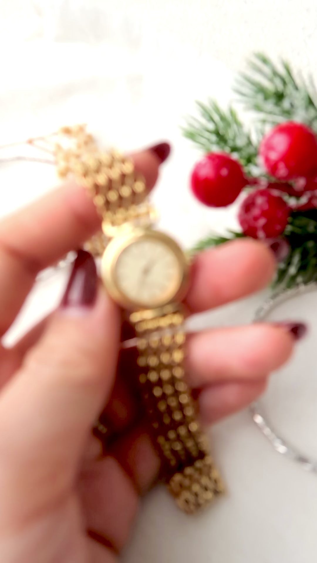 S. Exceline Round Gold Glitter Dial with Think Gold Chain Watch