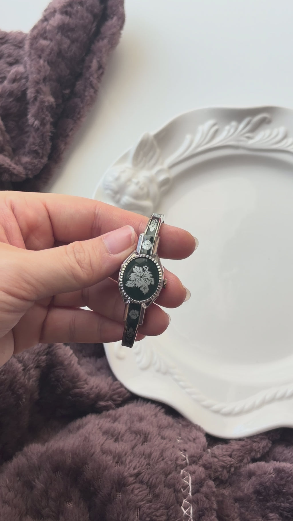 AM. White Flower & Black Dial Silver Bangle Watch