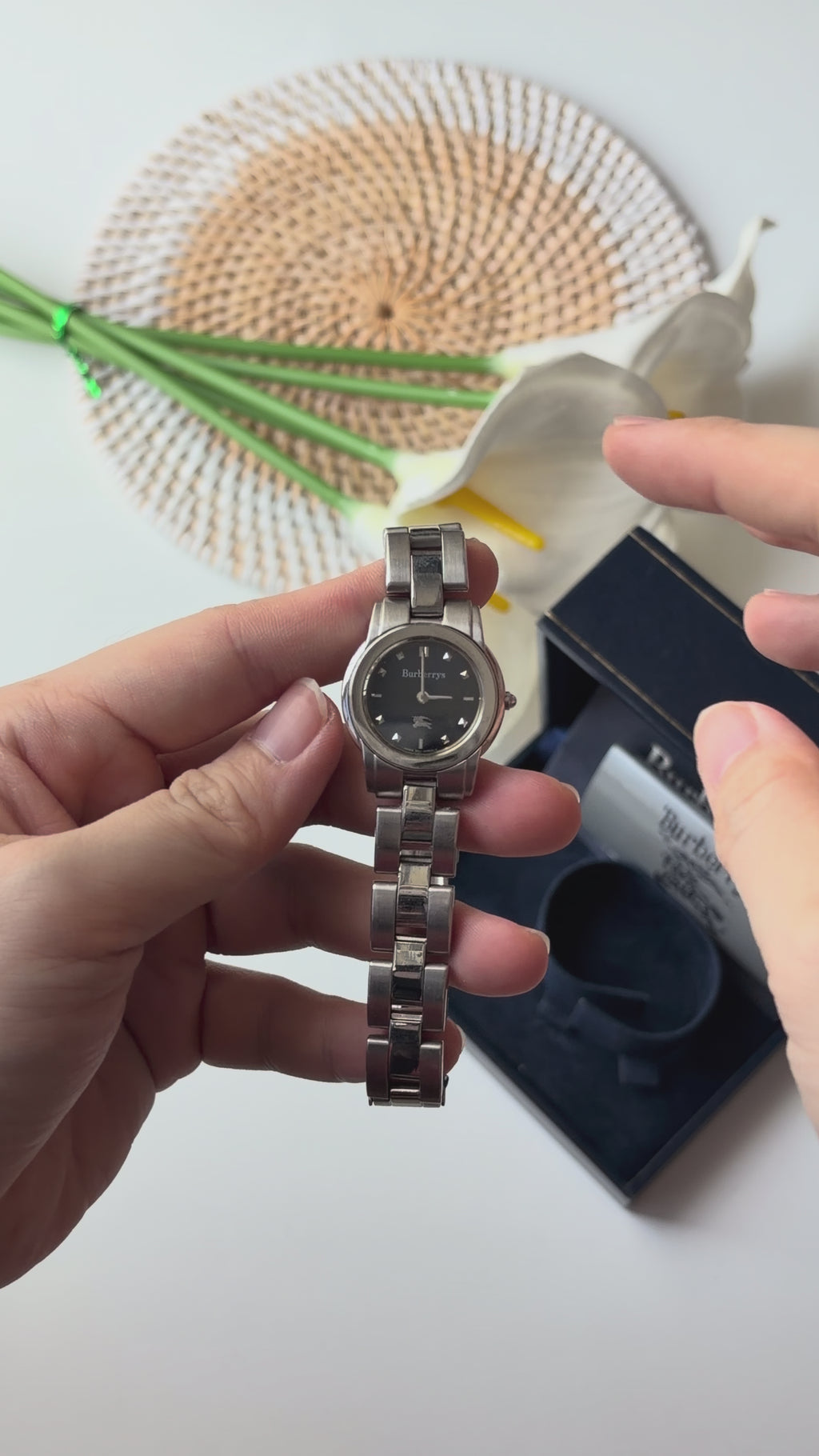 [WITH BOX] BRBY. Navy Blue Round Dial Silver Chain Watch