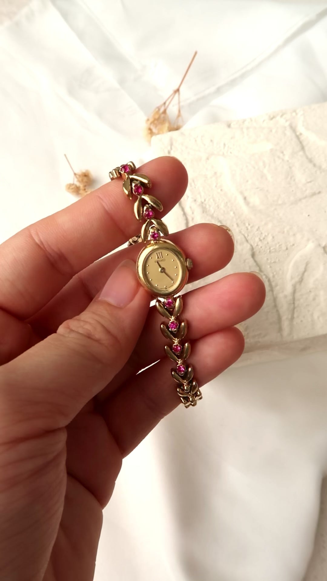S. Gold Oval Dial with Pink Jewels Gold Chain Watch