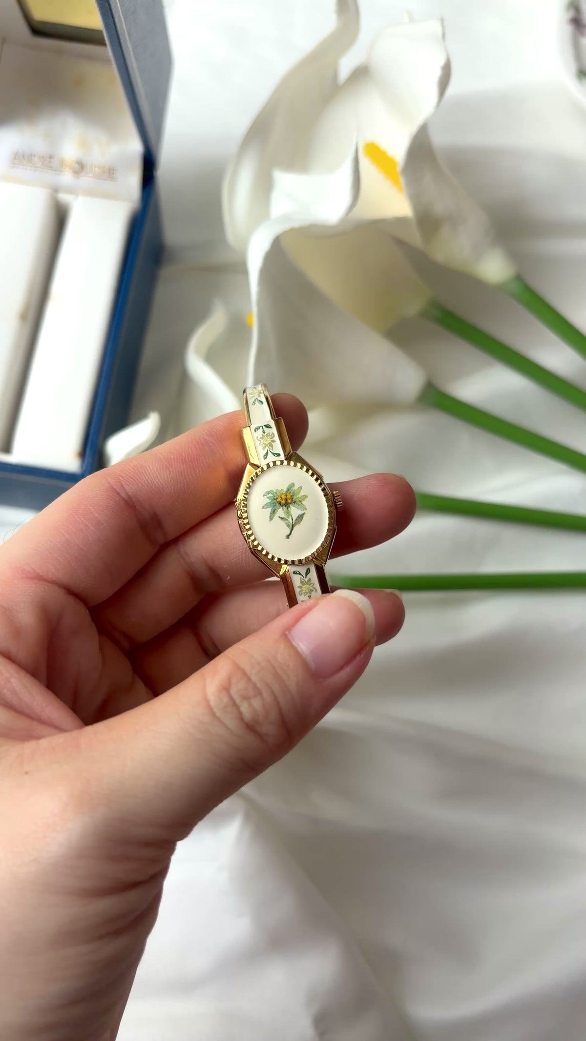 [WITH BOX] AM. White Green Flower Pattern Gold Bangle Watch