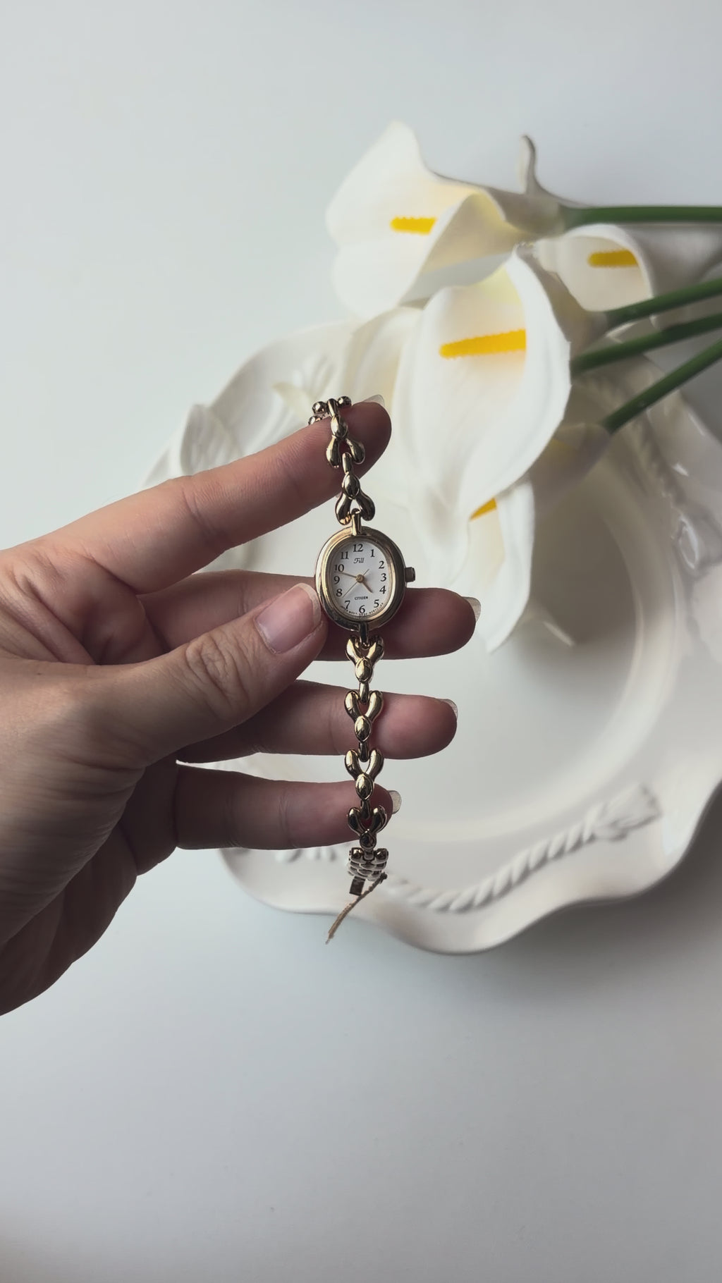 CTZ Fill White Oval Dial Champagne Gold Chain Watch