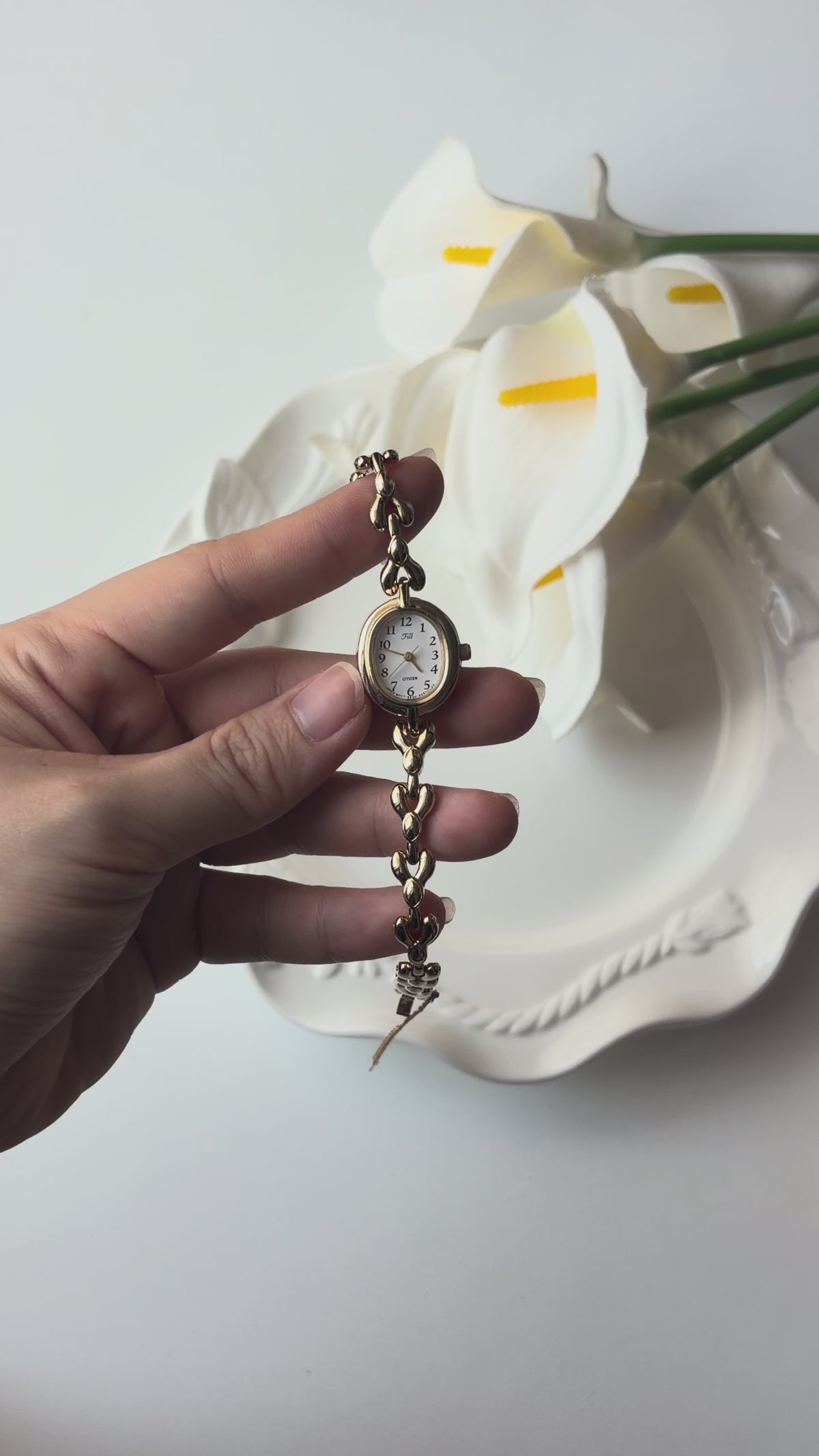 CTZ Fill White Oval Dial Champagne Gold Chain Watch