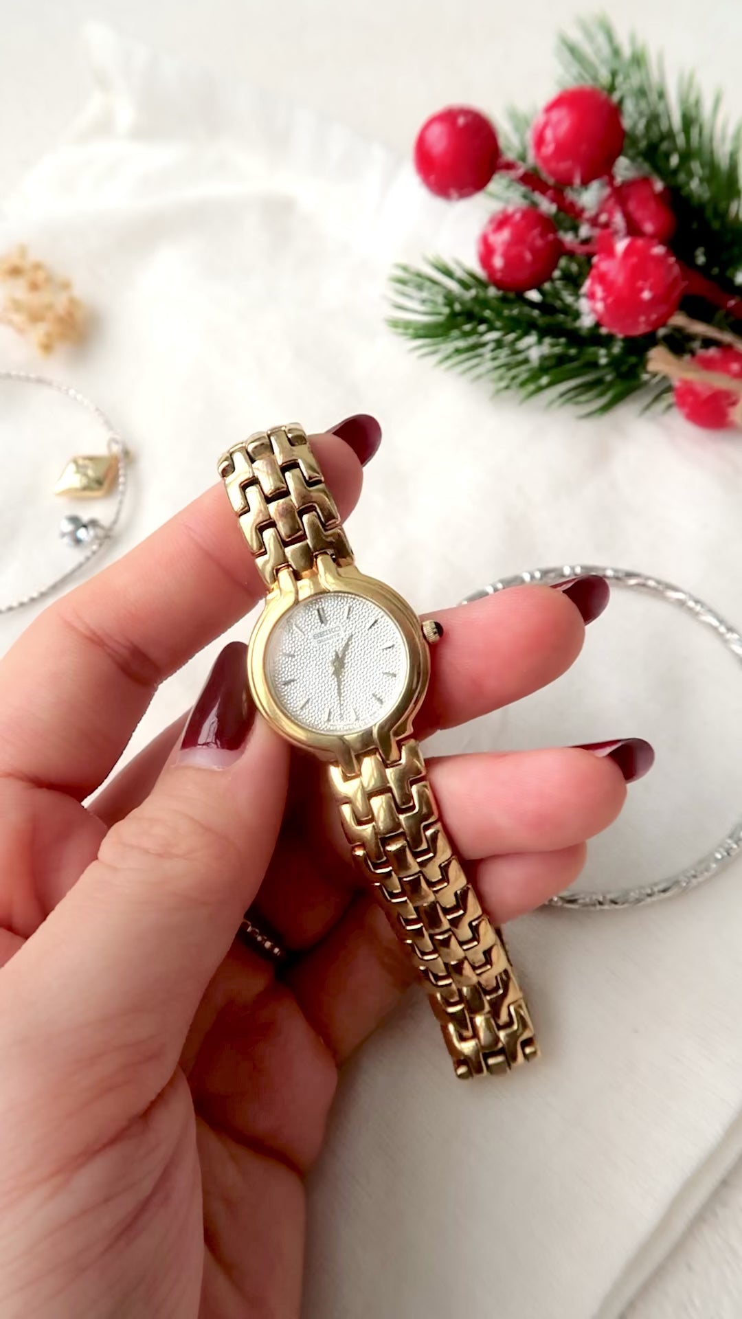 S. White Glitter Round Dial with Gold Chain Watch