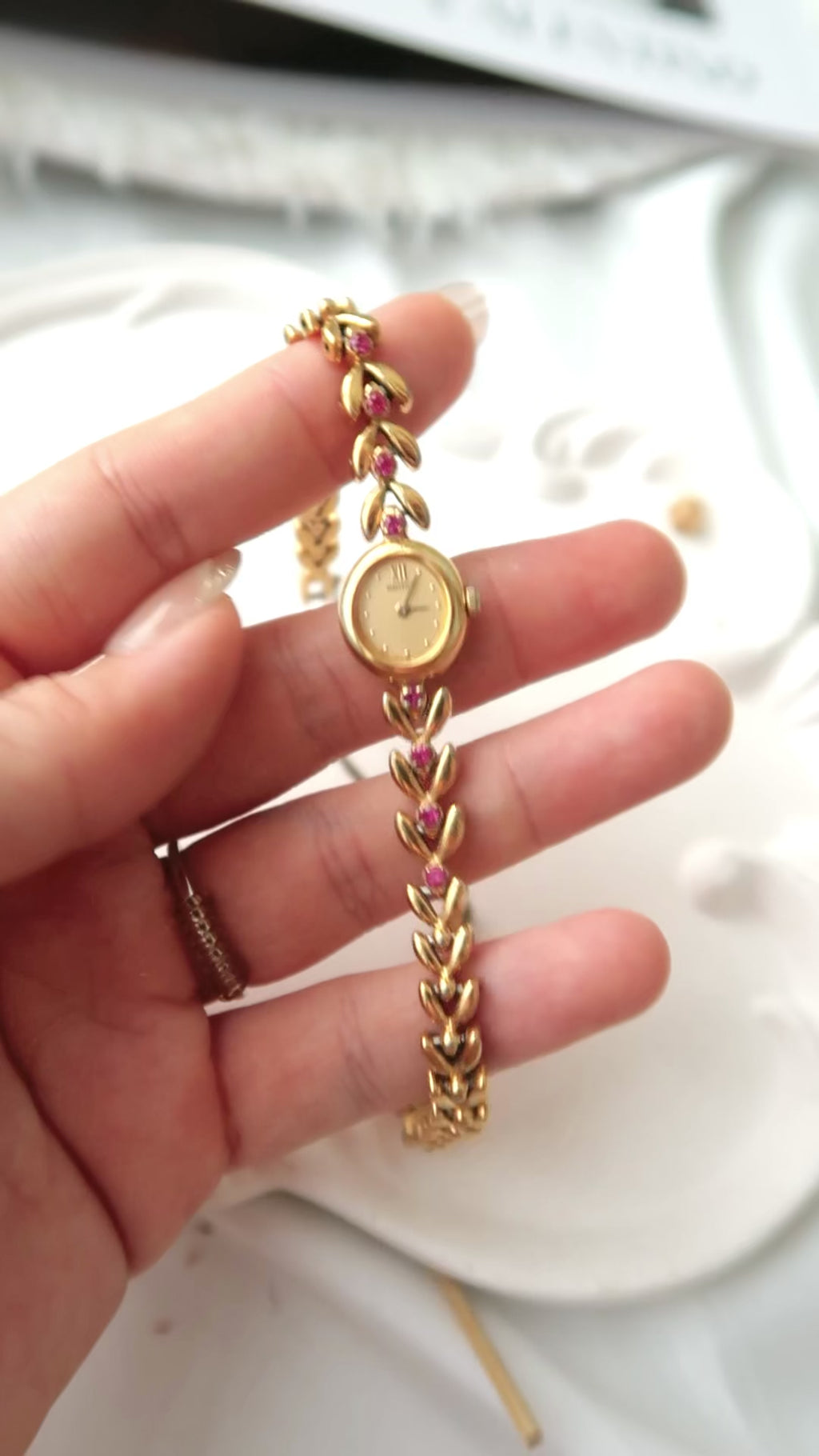 S. Gold Round Dial with Gold Chain & 8P Pink Jewels Watch
