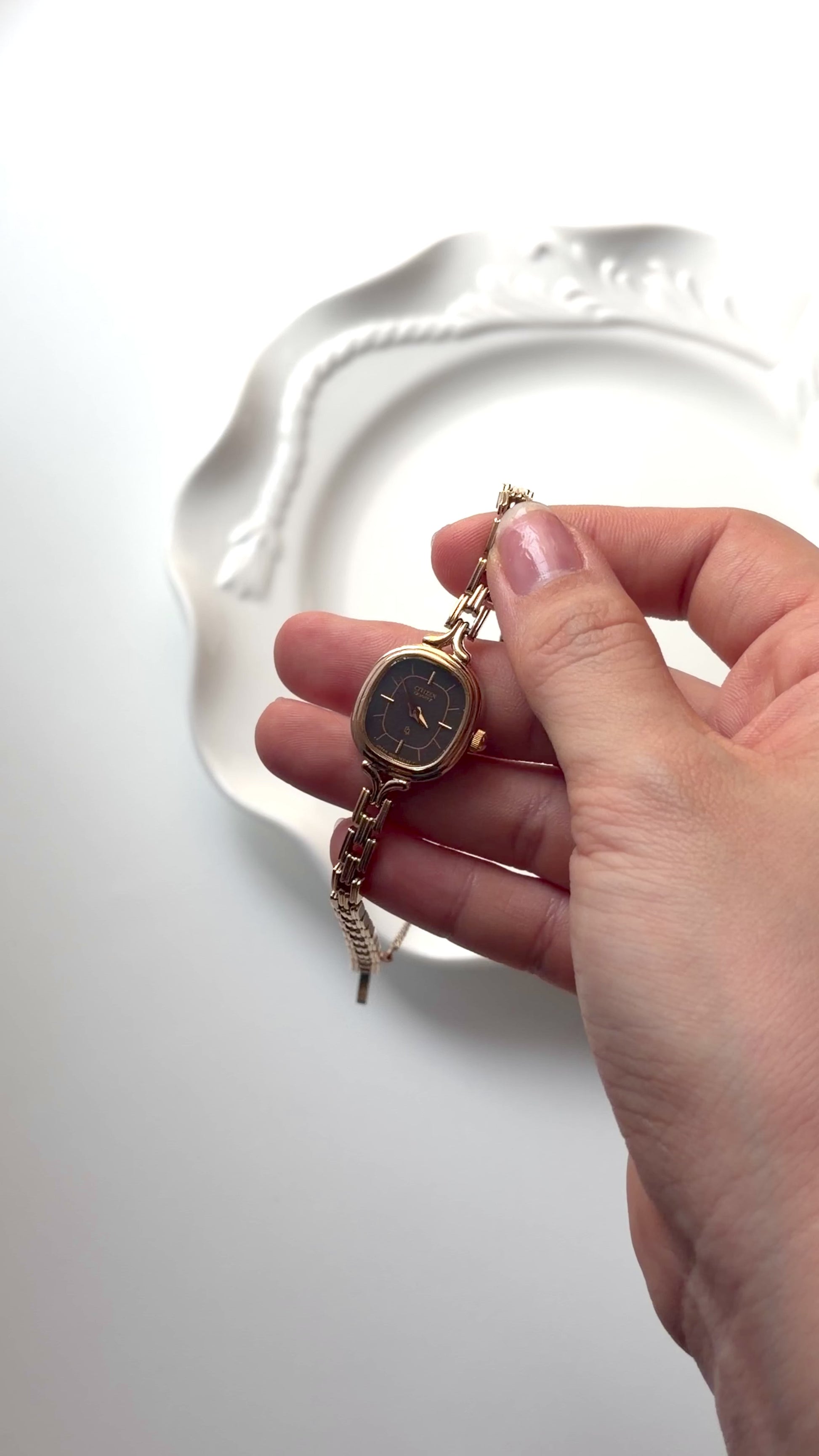 Ctz. Brown Square Dial Gold Chain Watch