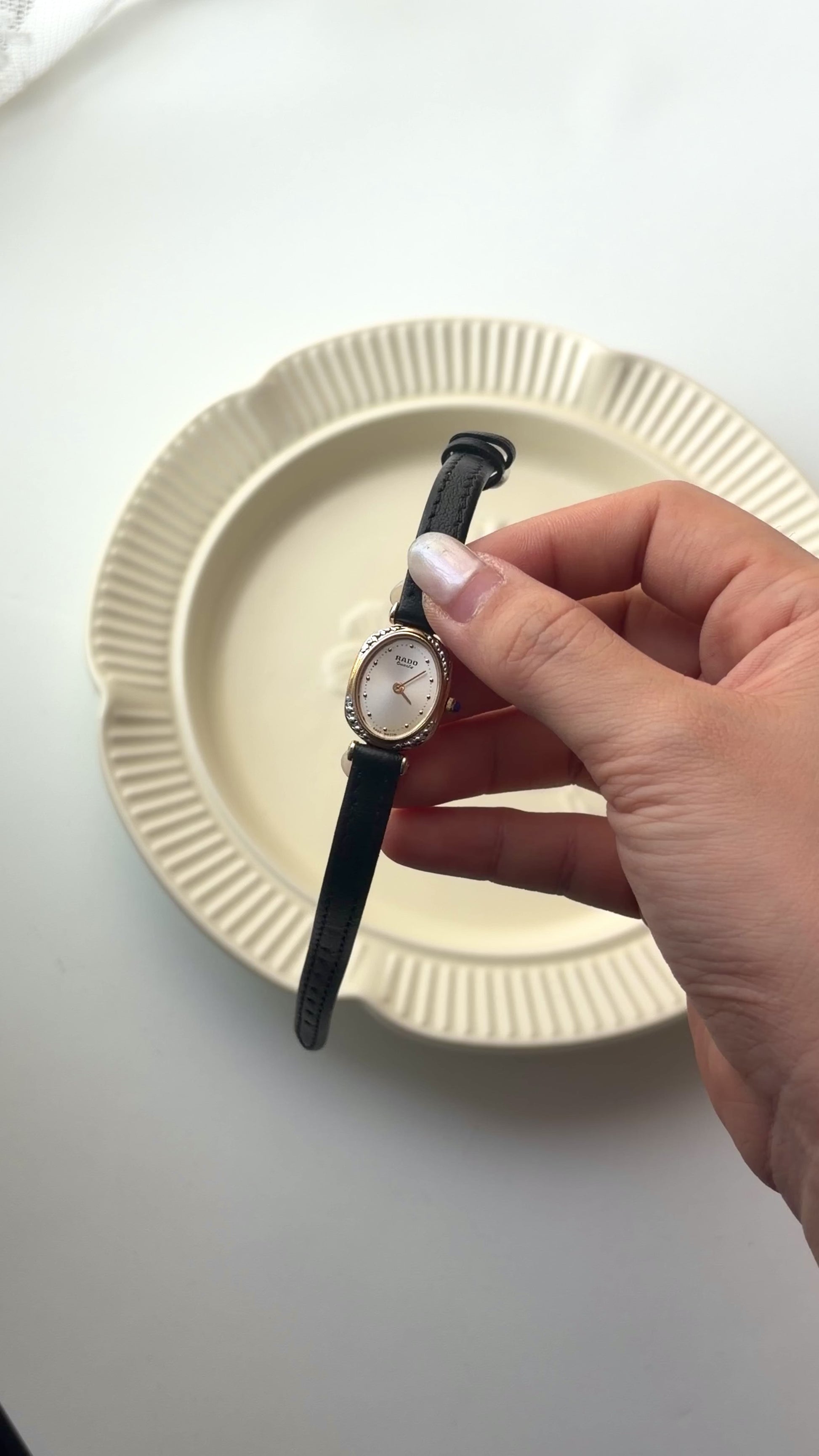 Rd. Gold Oval White Jewel Dial with Black Strap Watch