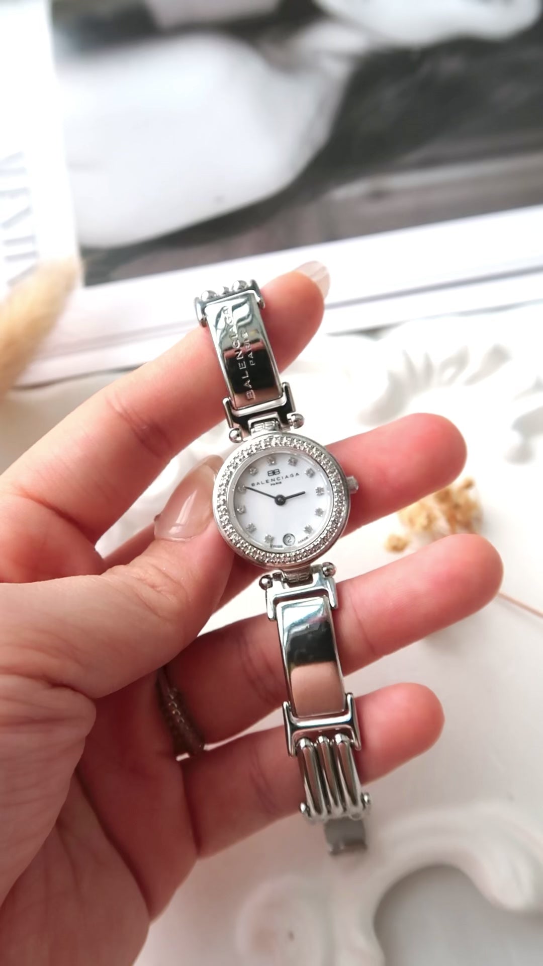 BLCG. White Round 12P Diamonds Dial with Silver Chain Watch
