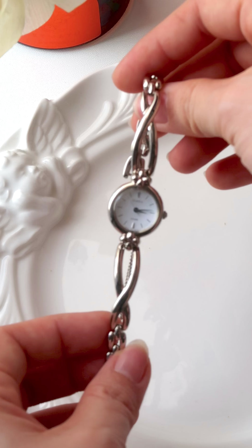 Ctz. Cletia White Round Dial with Silver Chain Watch