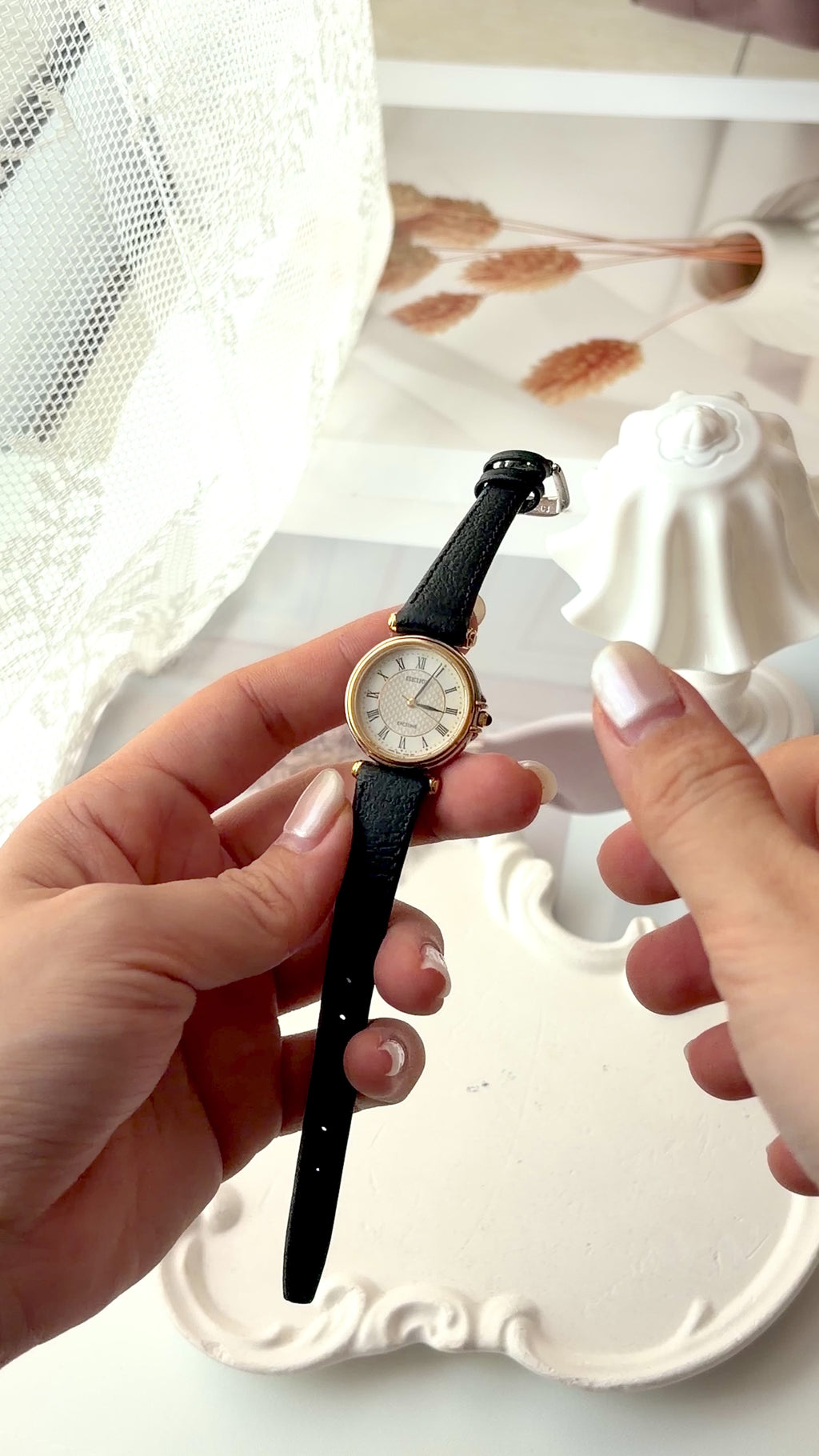 S. Exceline White Round Pattern Roman Dial Black Strap Watch
