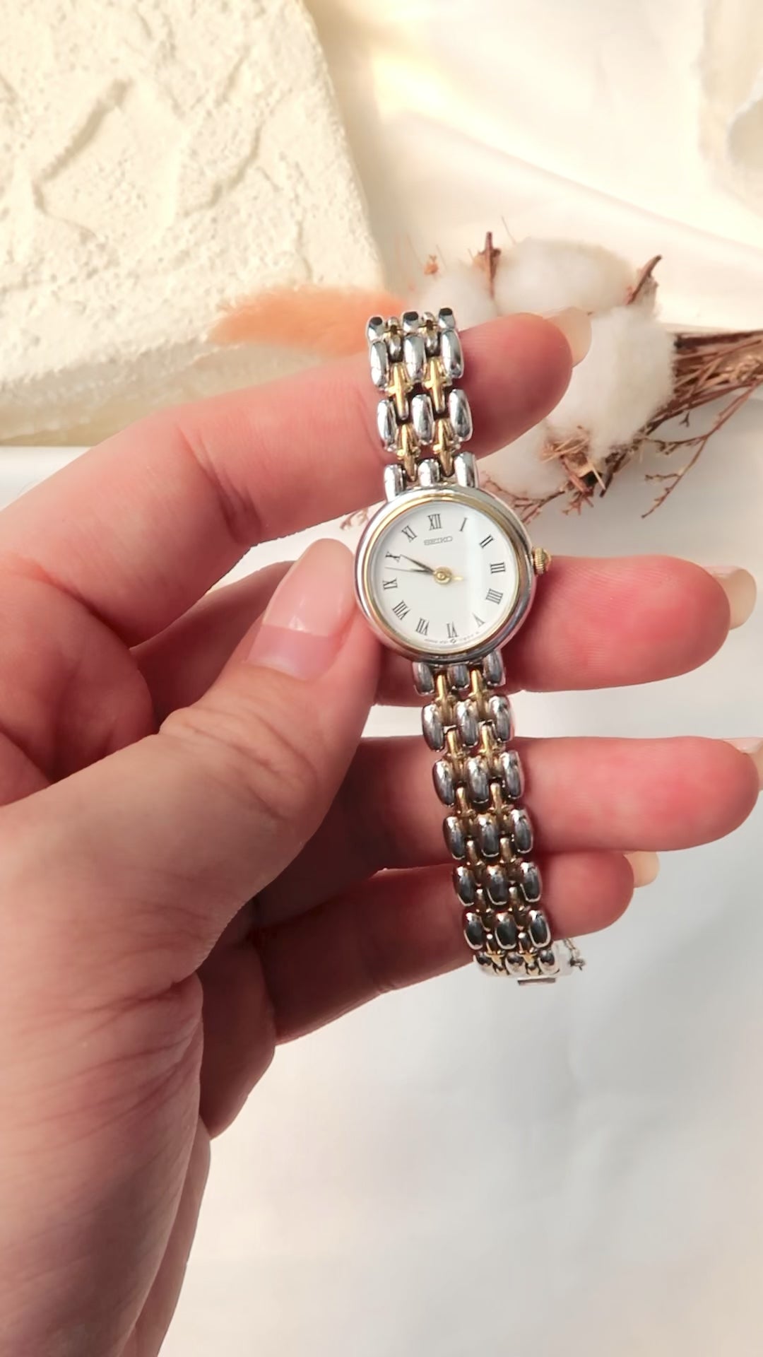 S. Roman White Round Dial with Two Tone Chain Watch