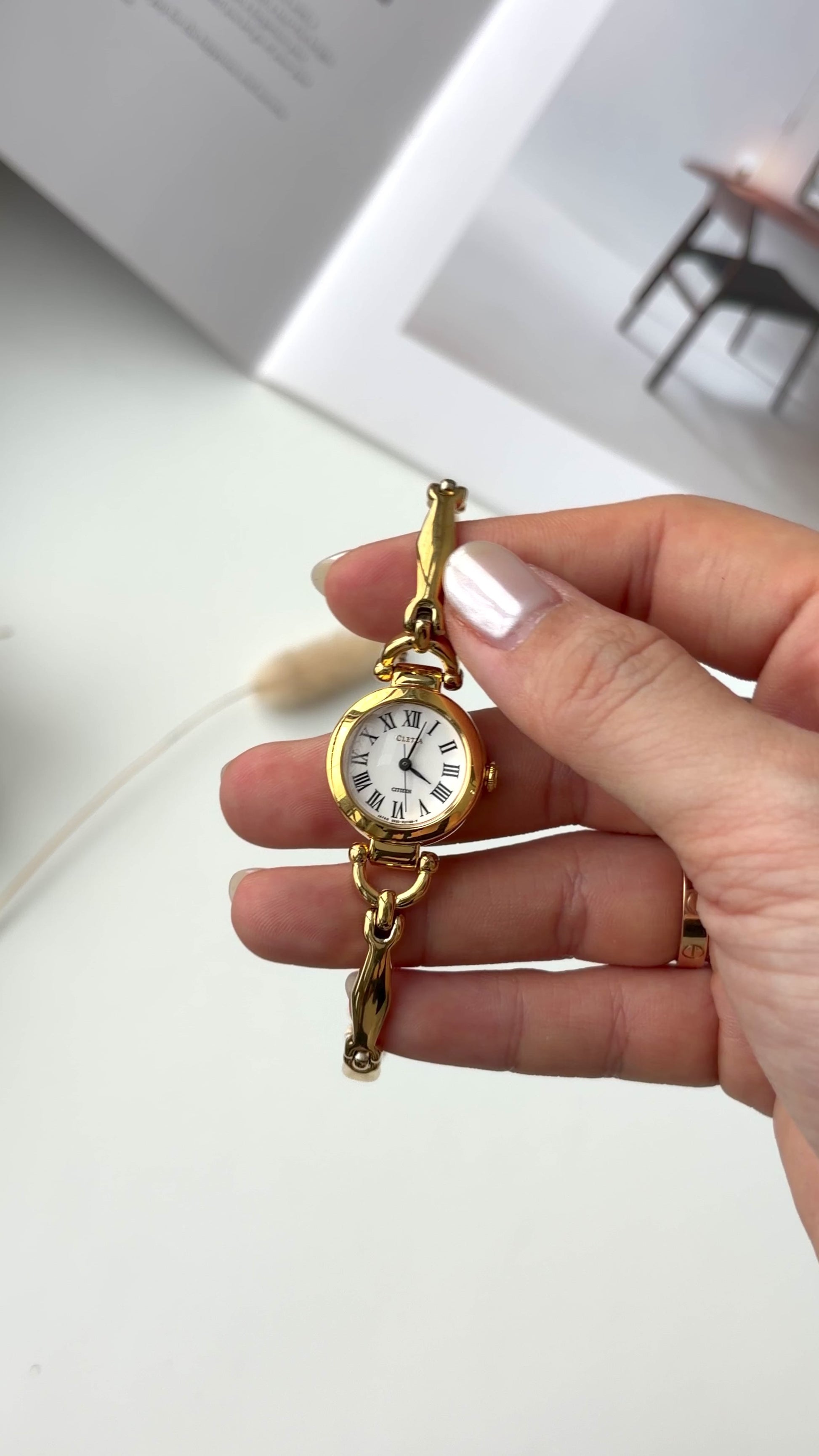 CTZ. Cletia White Round Dial Gold Chain Watch