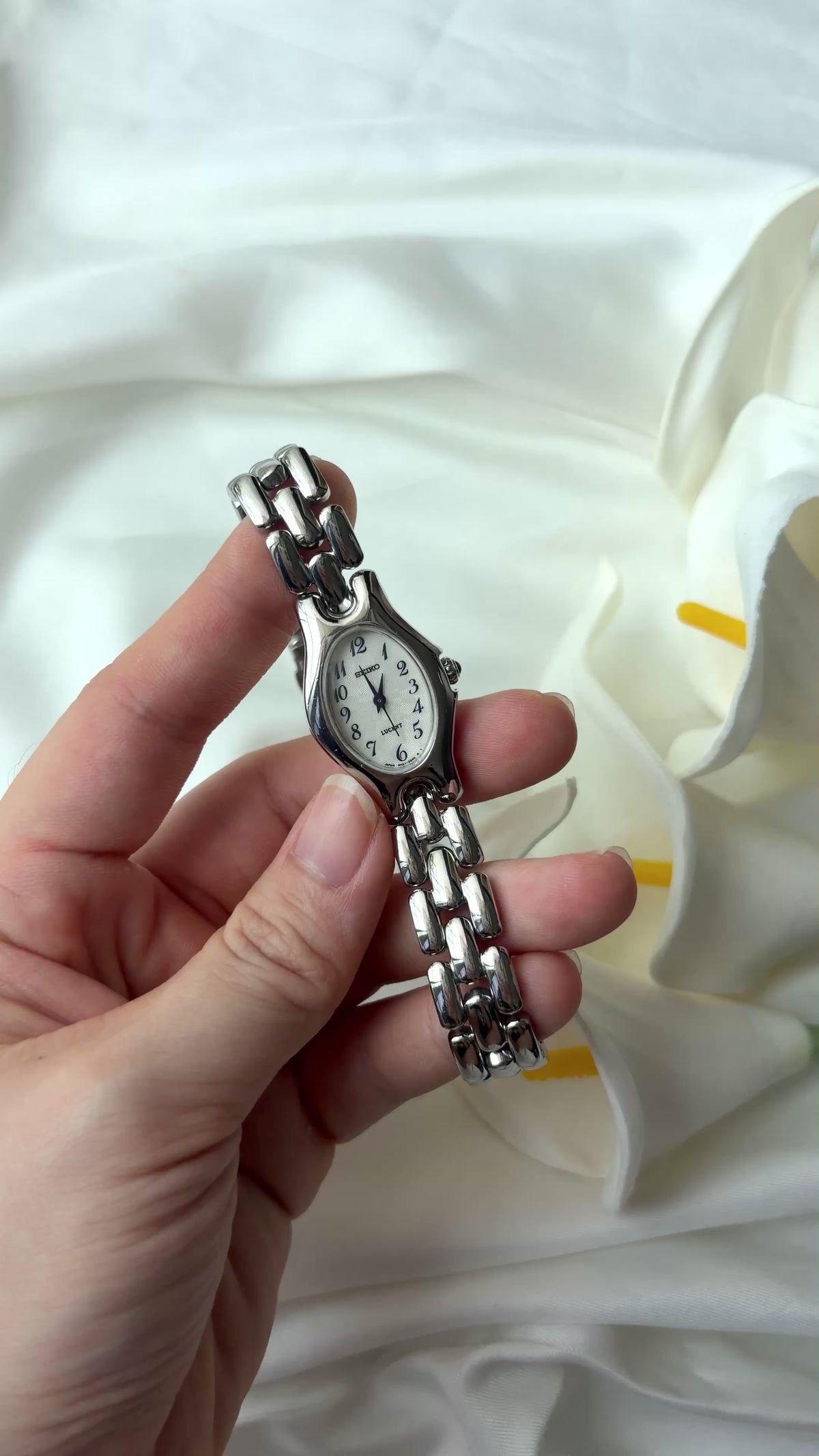 S. Lucent White Oval Dial Silver Chain Watch