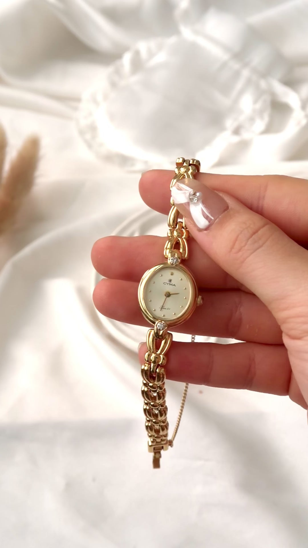 CY. Beige Oval 2P Diamond with Gold Chain Watch