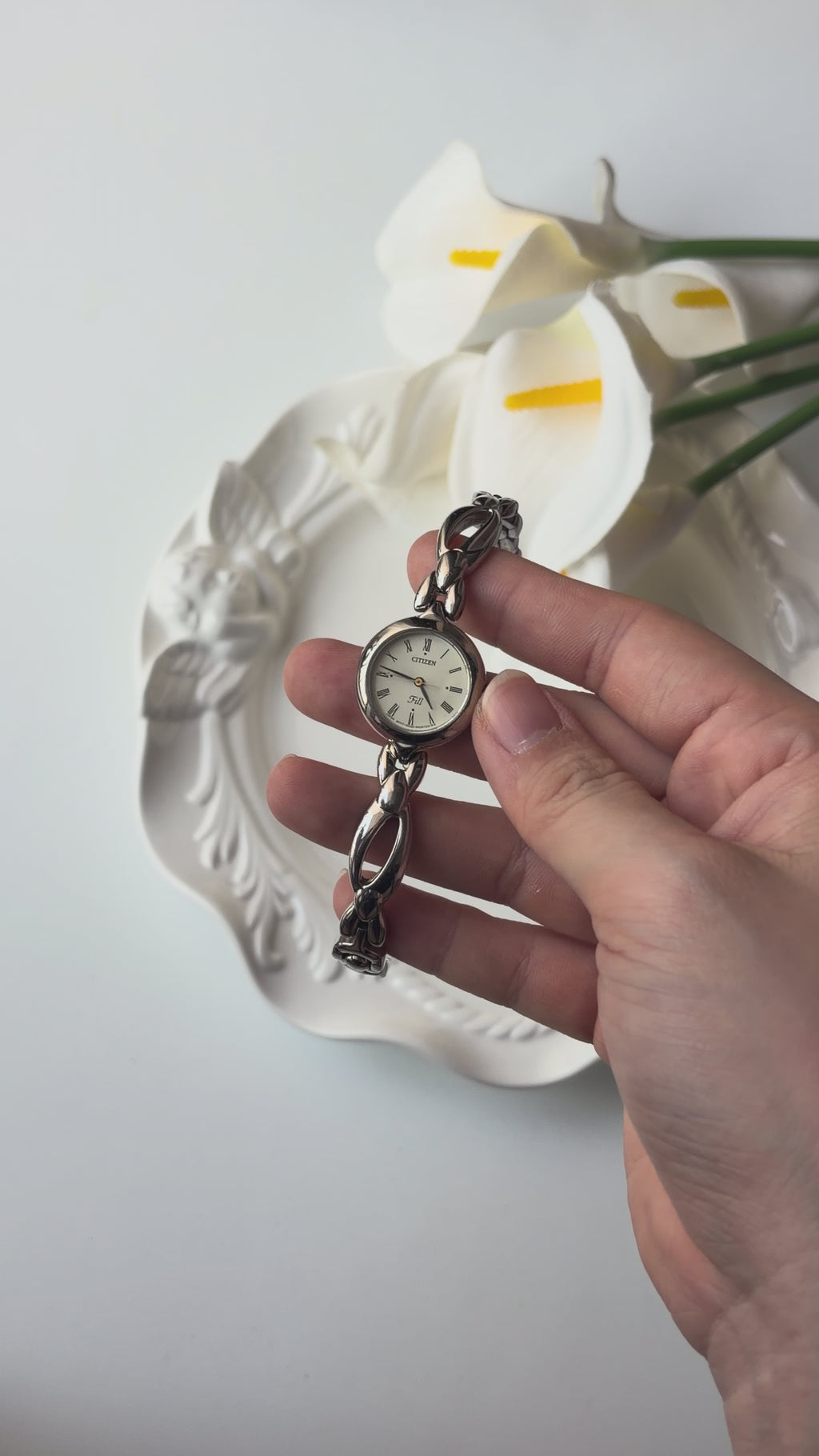 CTZ. Fill White Round Roman Dial Silver Chain Watch