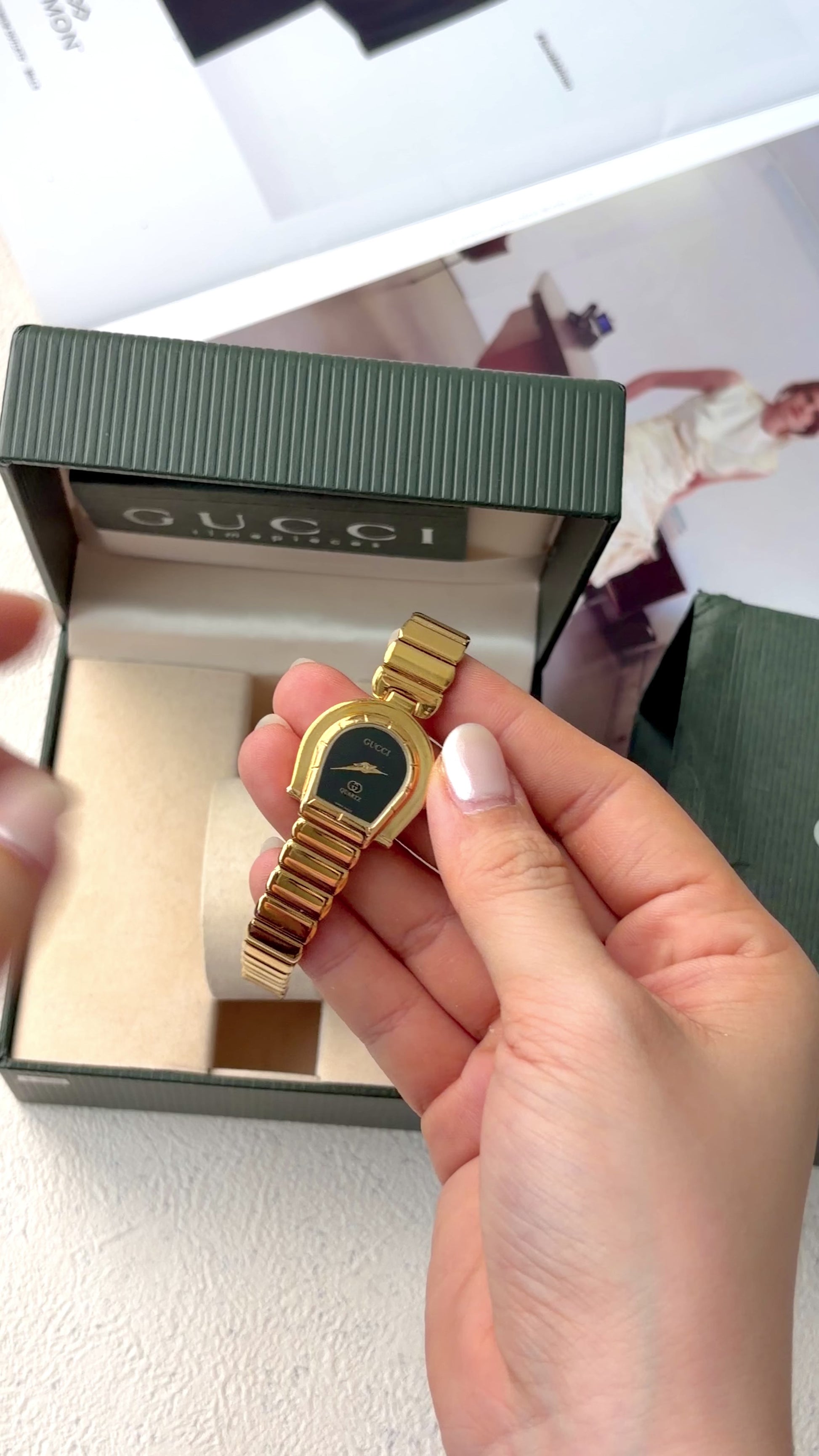 [With Box] Gc. 7000 Horsebit Black Dial Gold Chain Watch