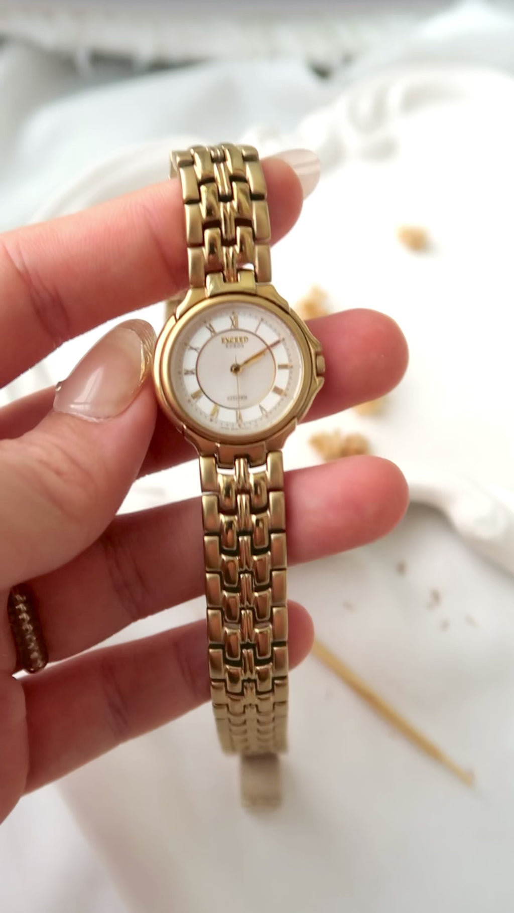 CTZ. Exceed Euros White Grey Round Dial with Gold Chain Watch