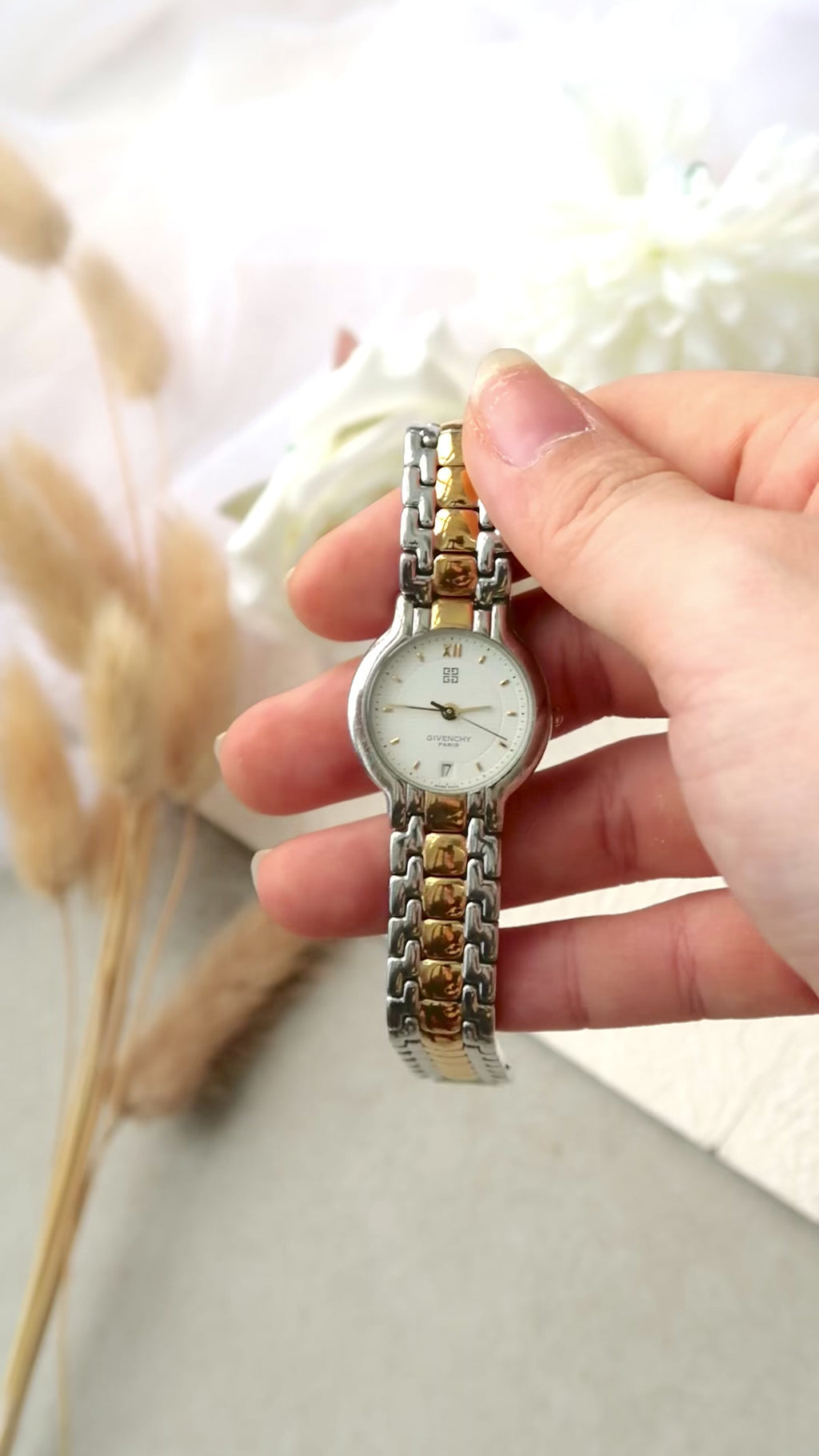 GV. White Round Dial with Two Tone Chain Watch